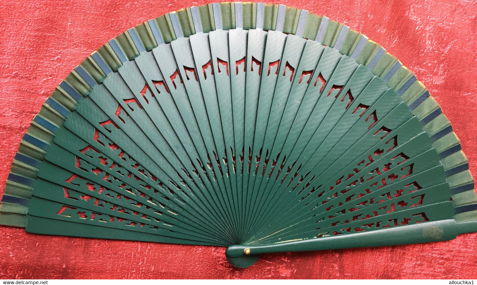 Éventail Fleurs Bleuets Anémones Peinture Sur Bois Vernis-Objets Vintage D'époque Fabrication France Hand Fan Flowers - Fans