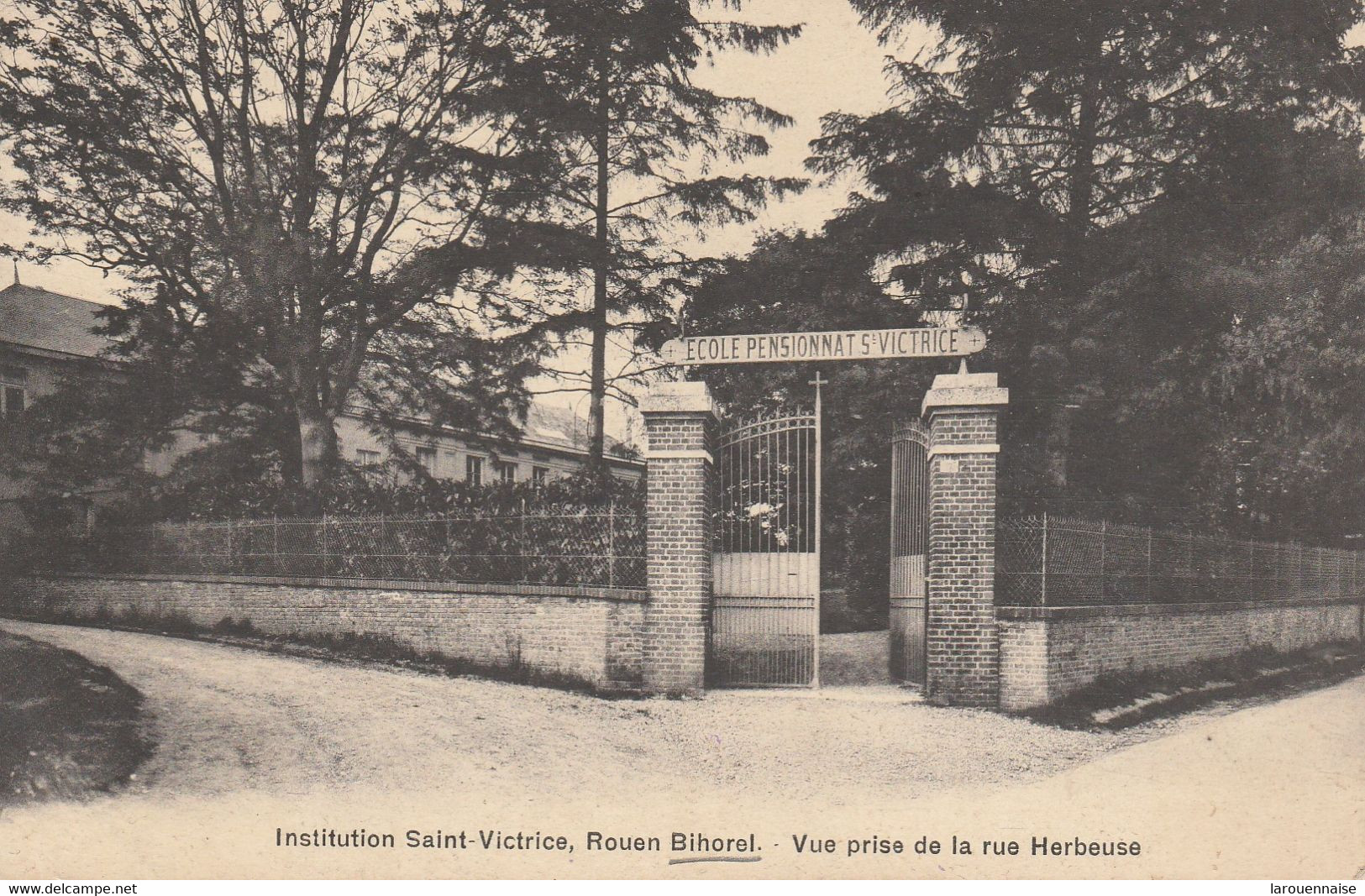 76 - BIHOREL - Institution Saint Victrice - Vue Prise De La Rue Herbeuse - Bihorel