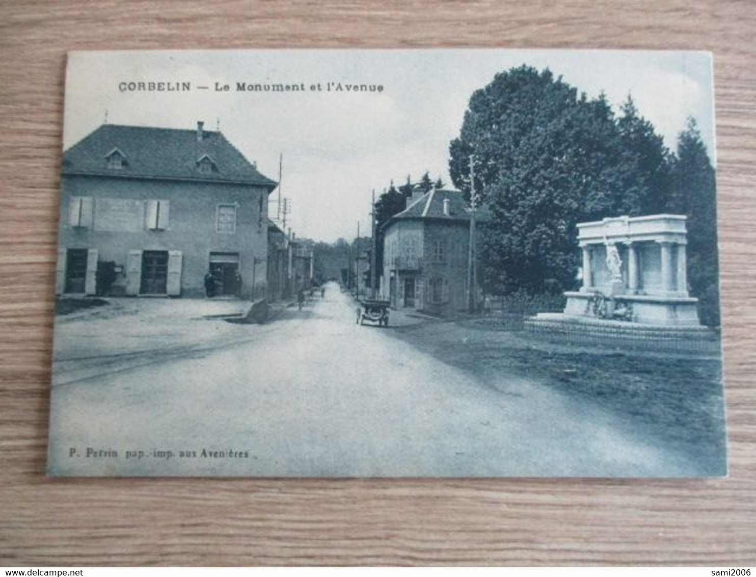 38 CORBELIN MONUMENT ET AVENUE VOITURE ANCIENNE - Corbelin