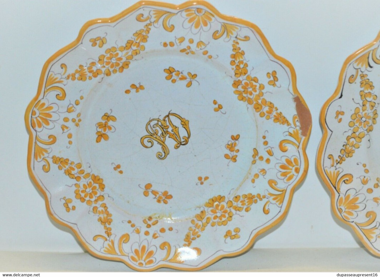 2 PETITES ASSIETTES CERAMIQUE ALFRED RENOLEAU JAUNE 1 Signée AR.A Collection Vitrine Déco ANGOULEME - Angoulême/Le Renoleau (FRA)