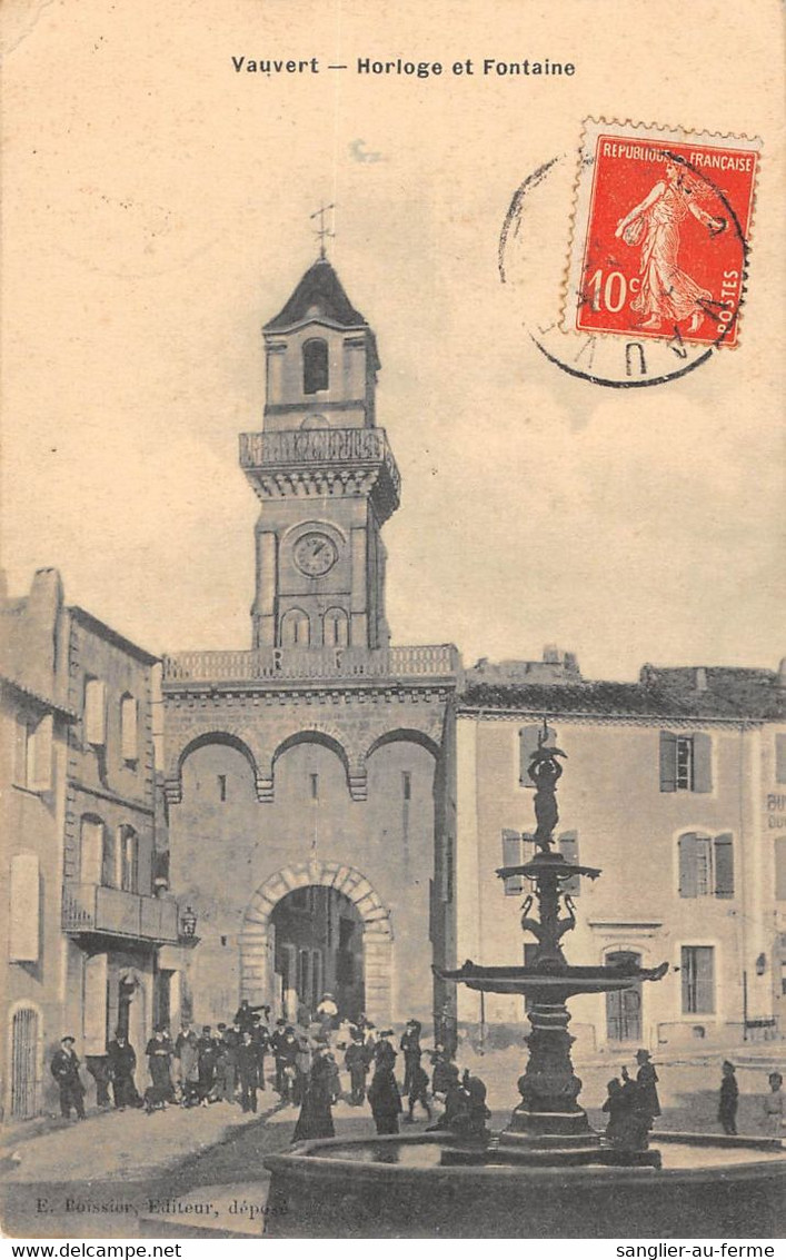 CPA 30 VAUVERT HORLOGE ET FONTAINE - Other & Unclassified