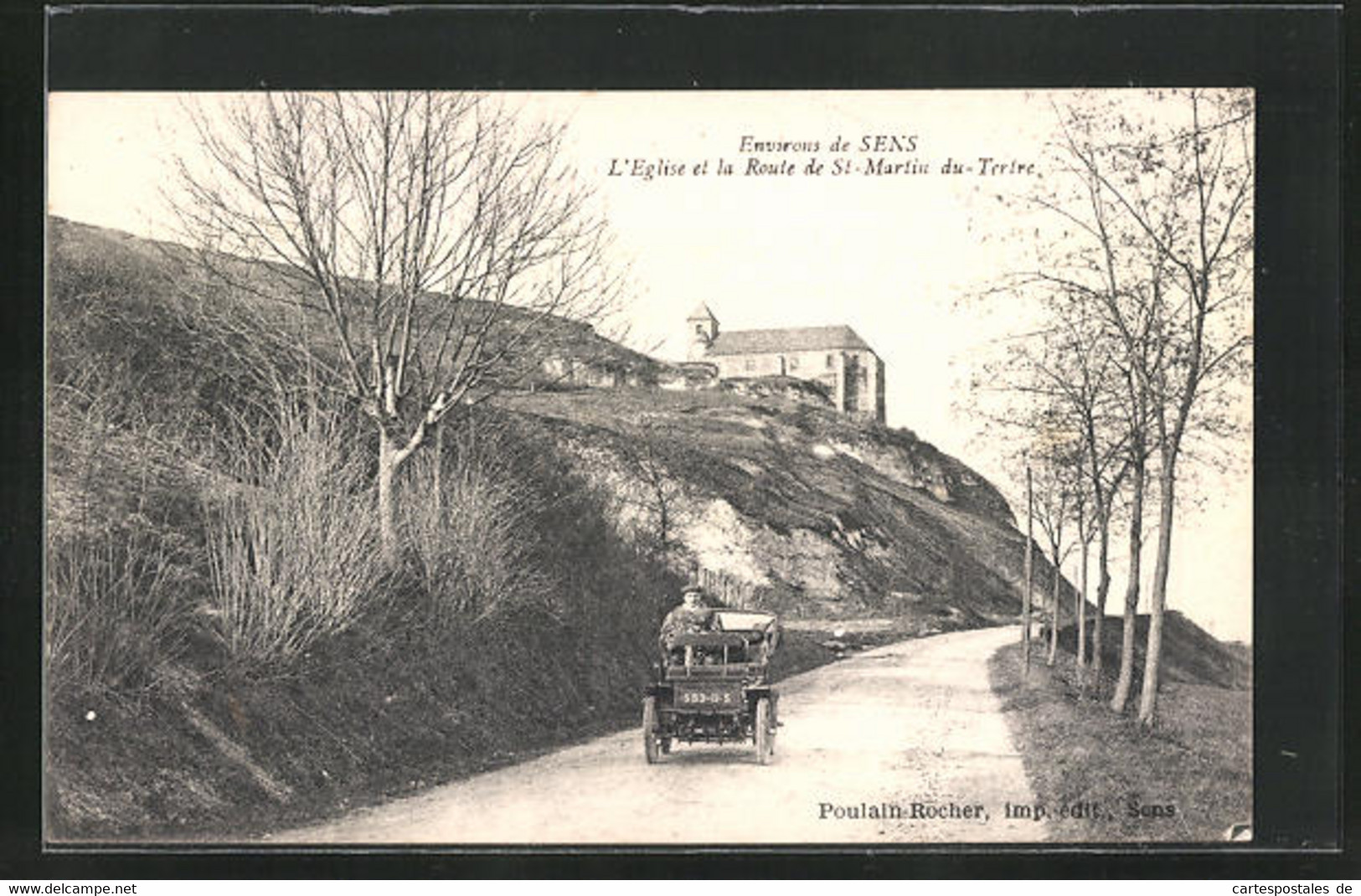 CPA St-Martin-du-Tertre, L`Eglise Et La Route - Saint Martin Du Tertre