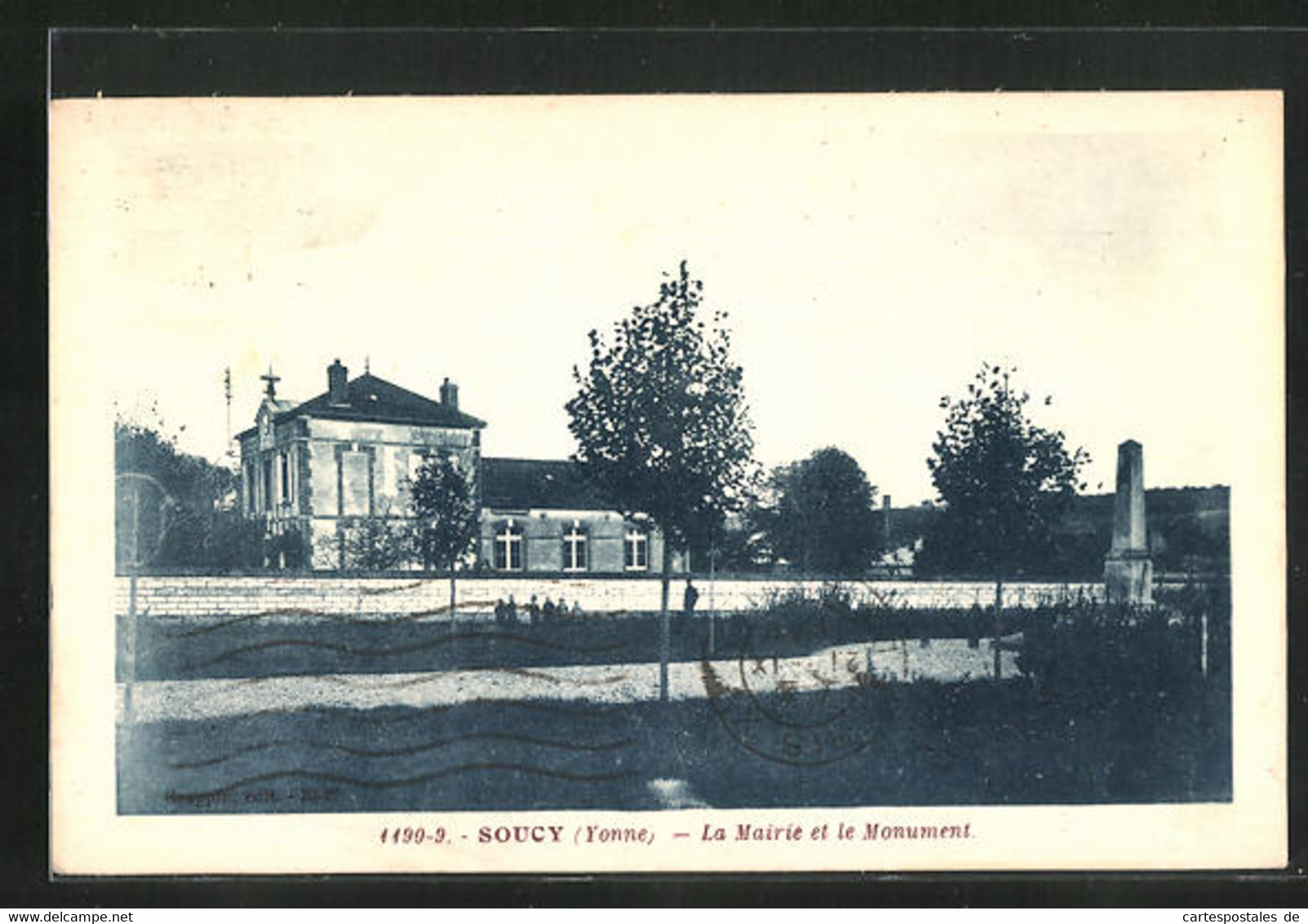 CPA Soucy, La Mairie Et Le Monument - Soucy