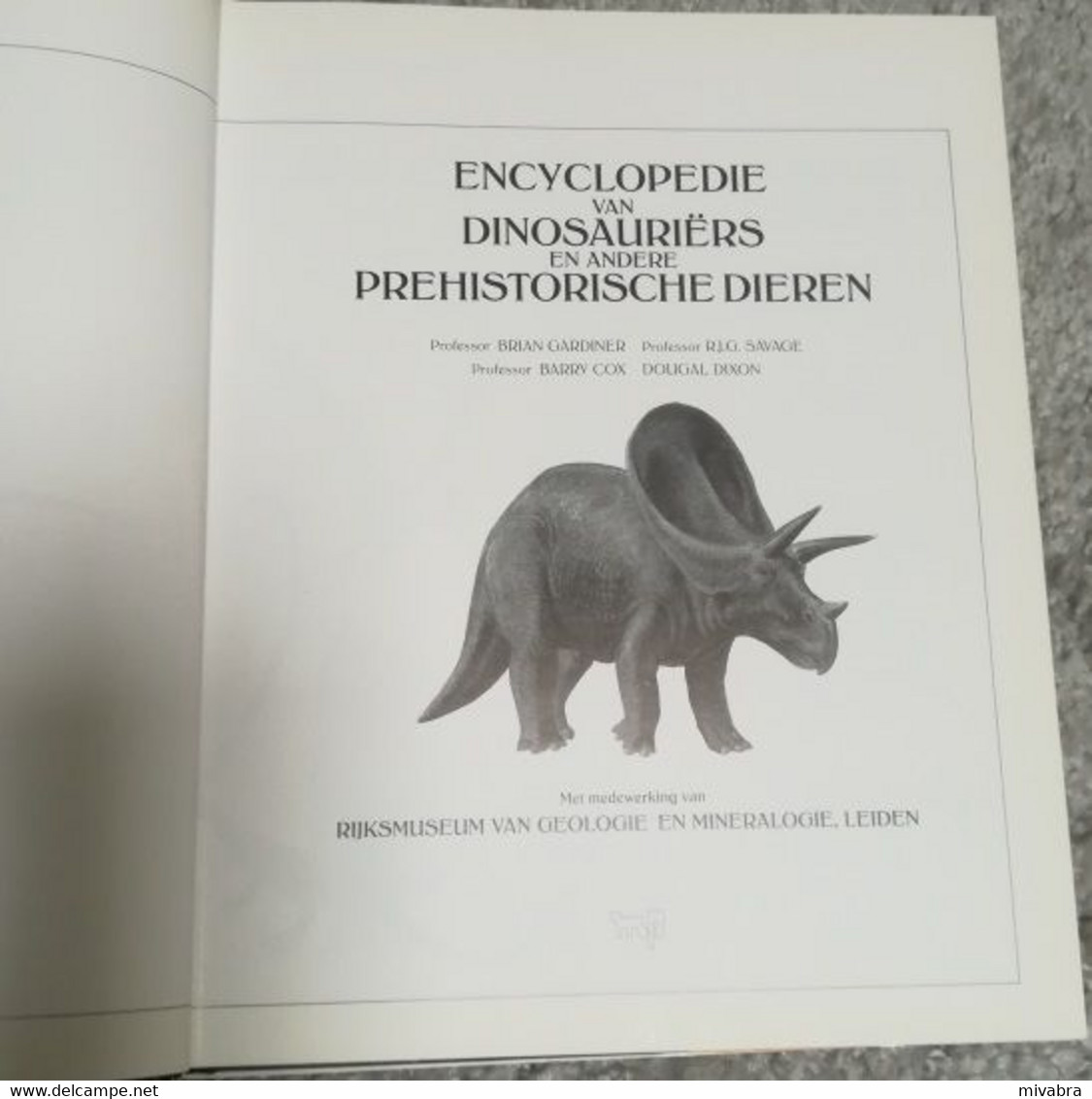 ENCYCLOPEDIE VAN DINOSAURIERS E.A. PREHISTORISCHE DIEREN MET MEDEWERKING VAN RIJKSMUSEUM GEOLOGIE EN MINERALOGIE LEIDEN