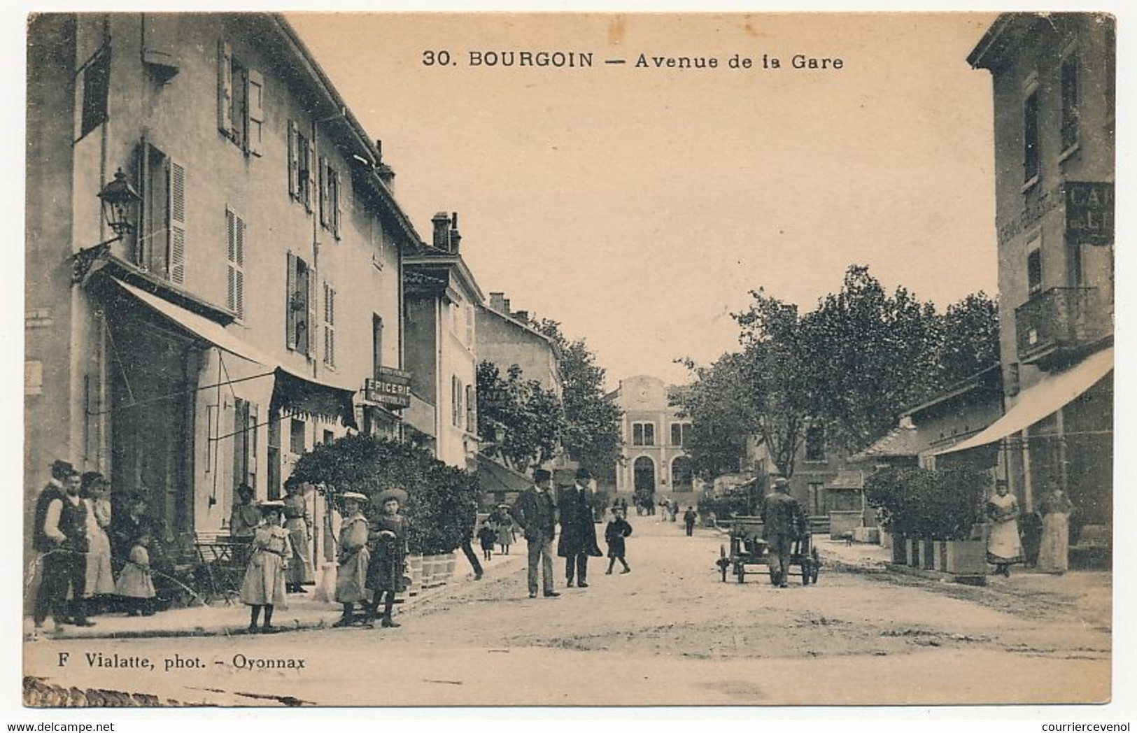 CPA - BOURGOIN (Isère) - Avenue De La Gare - Bourgoin