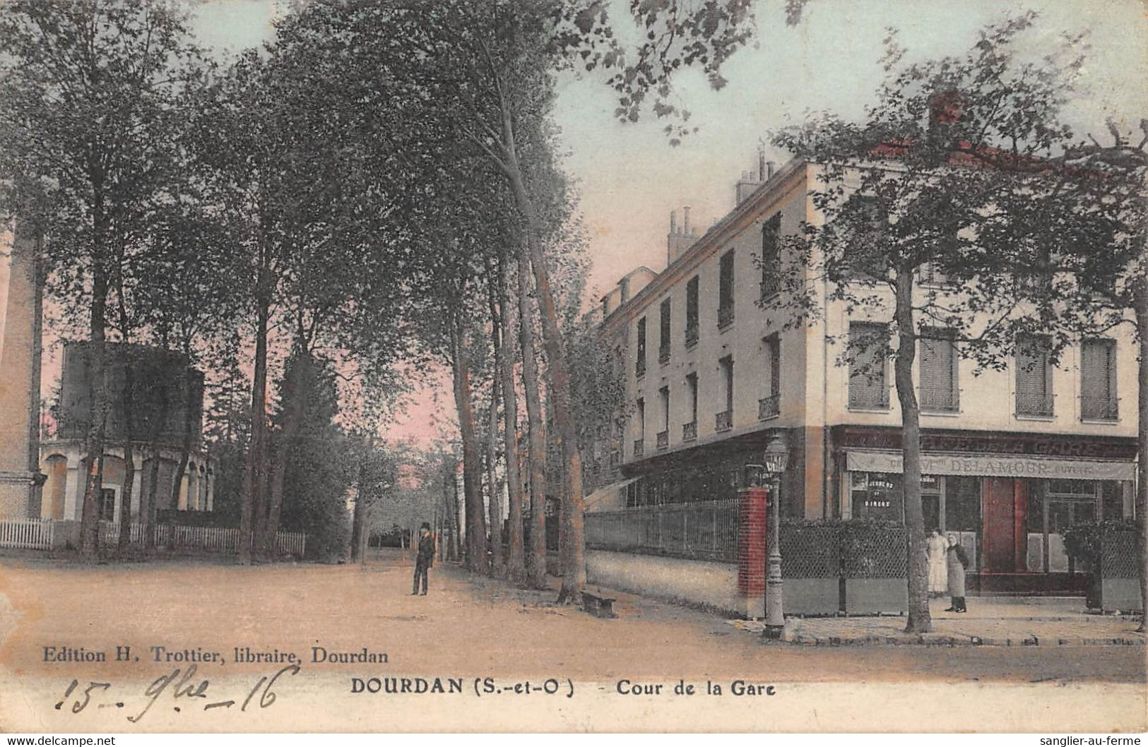 CPA 91 DOURDAN COUR DE LA GARE - Dourdan