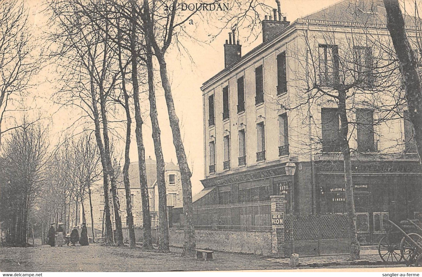 CPA 91 DOURDAN PLACE DE LA GARE - Dourdan