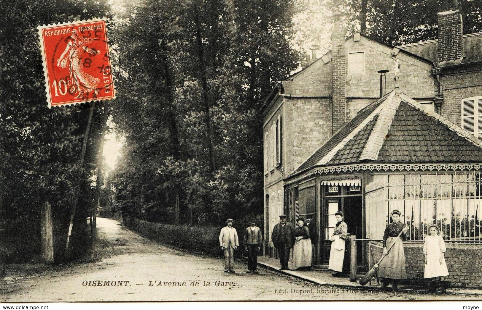 8012- Somme -  OISEMONT :  CAFE  DE  LA  GARE (disparu ??)  ,  L' AVENUE  DE  LA  GARE   DISPARU ??   Circulée En 1911 - Oisemont