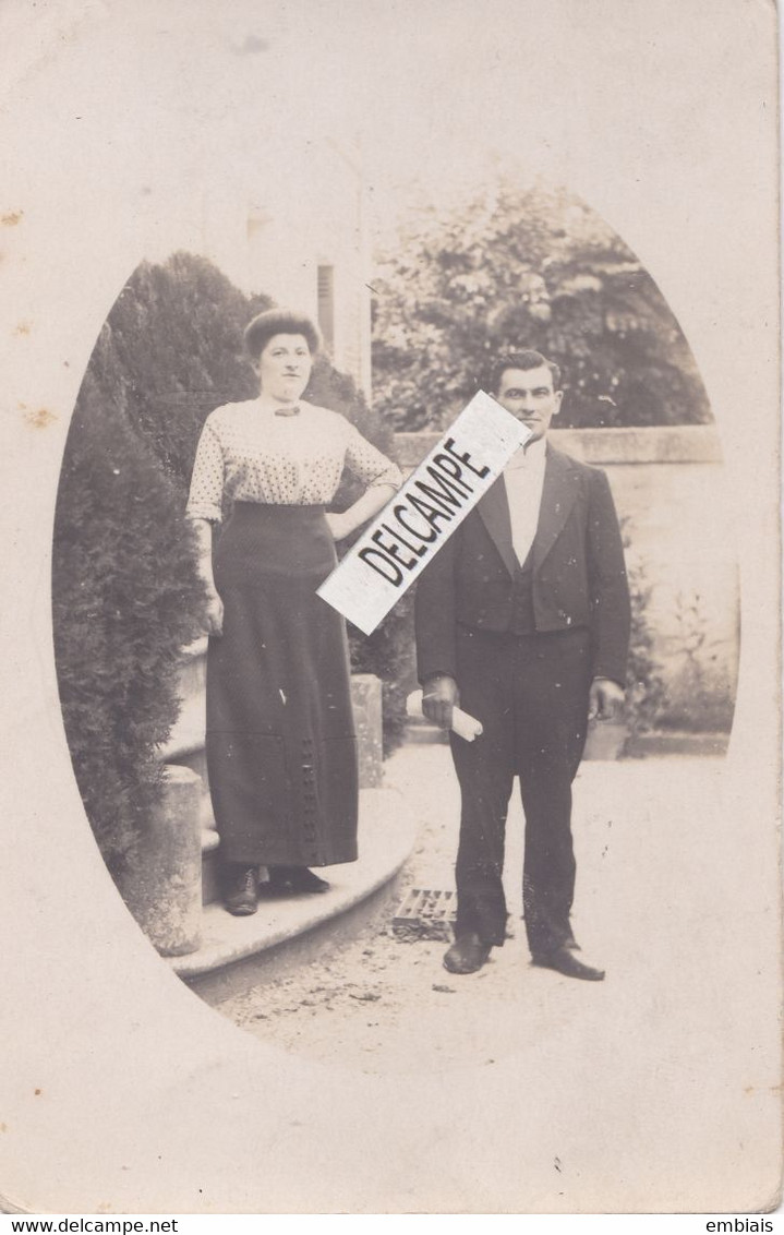 37 - REUGNY - Carte Photo - Un Couple Employés Du Château De LAVALLIERE Par Reugny - Reugny