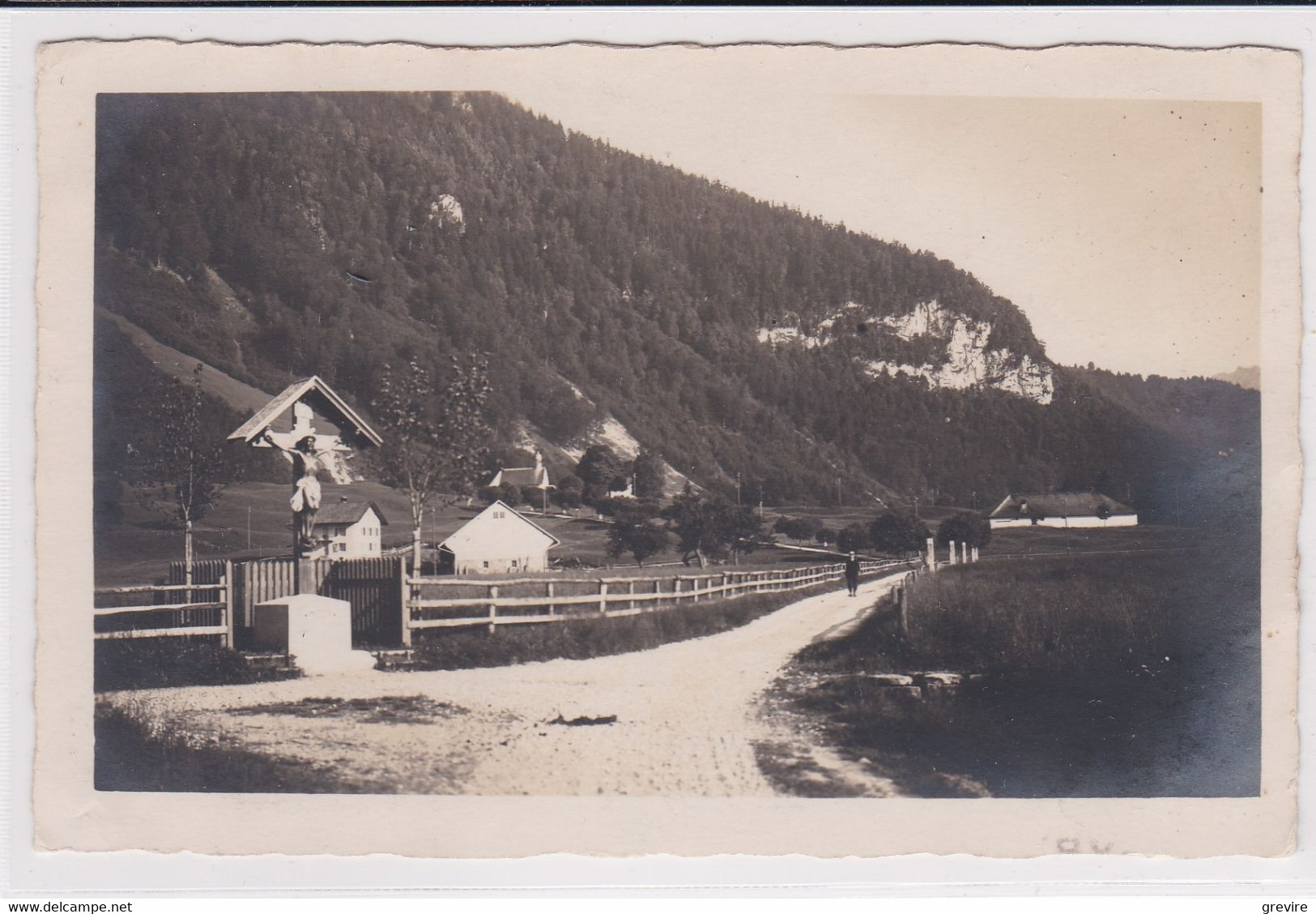 Broc - Chemin De Notre-Dame Des Marches, Crucifix De La Mission 1923. Promeneur, Chalet - Monumenti