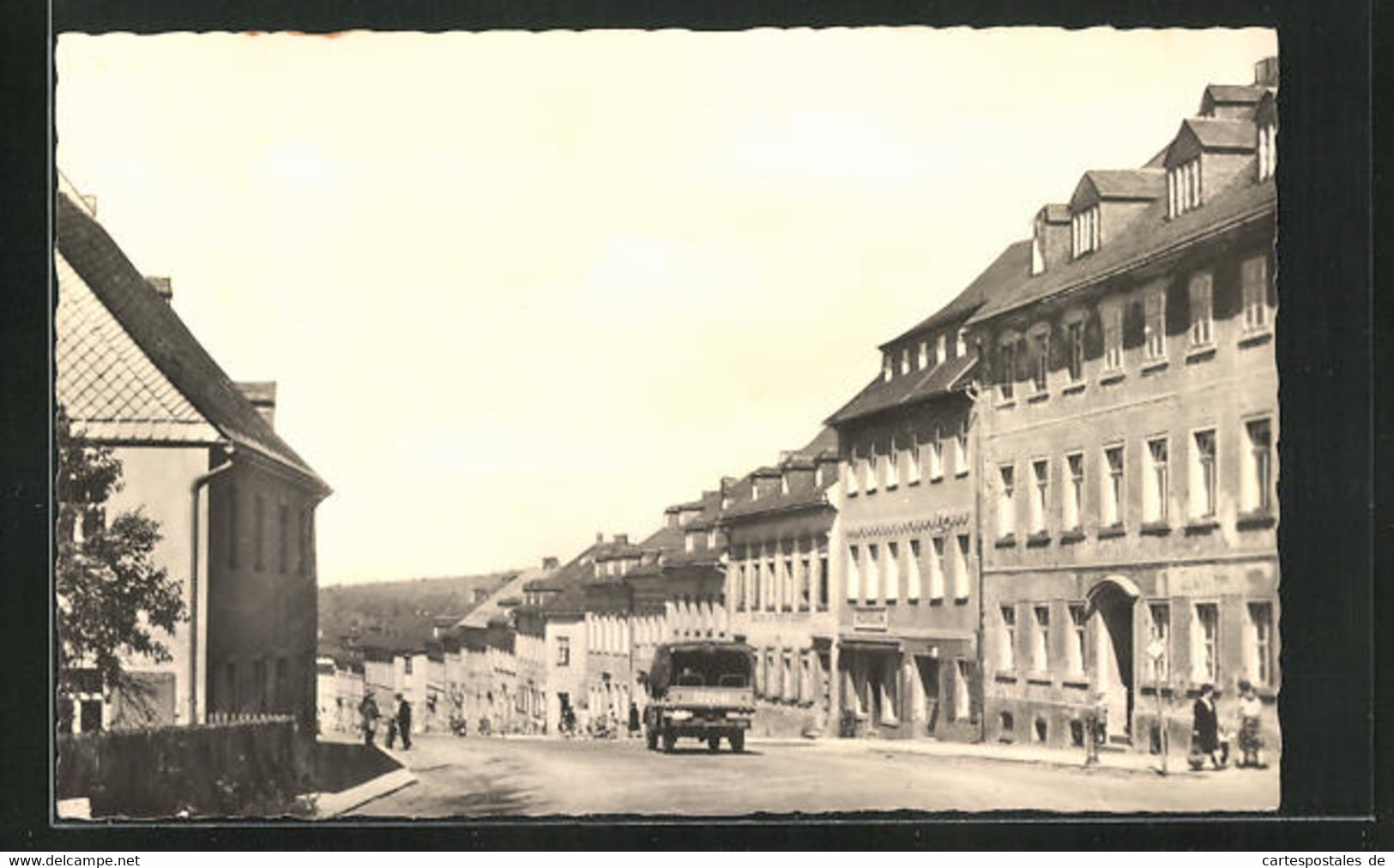 AK Zöblitz /Erzgeb., Blick In Die Hauptverkehrsstrasse Mit Geschäften - Zoeblitz