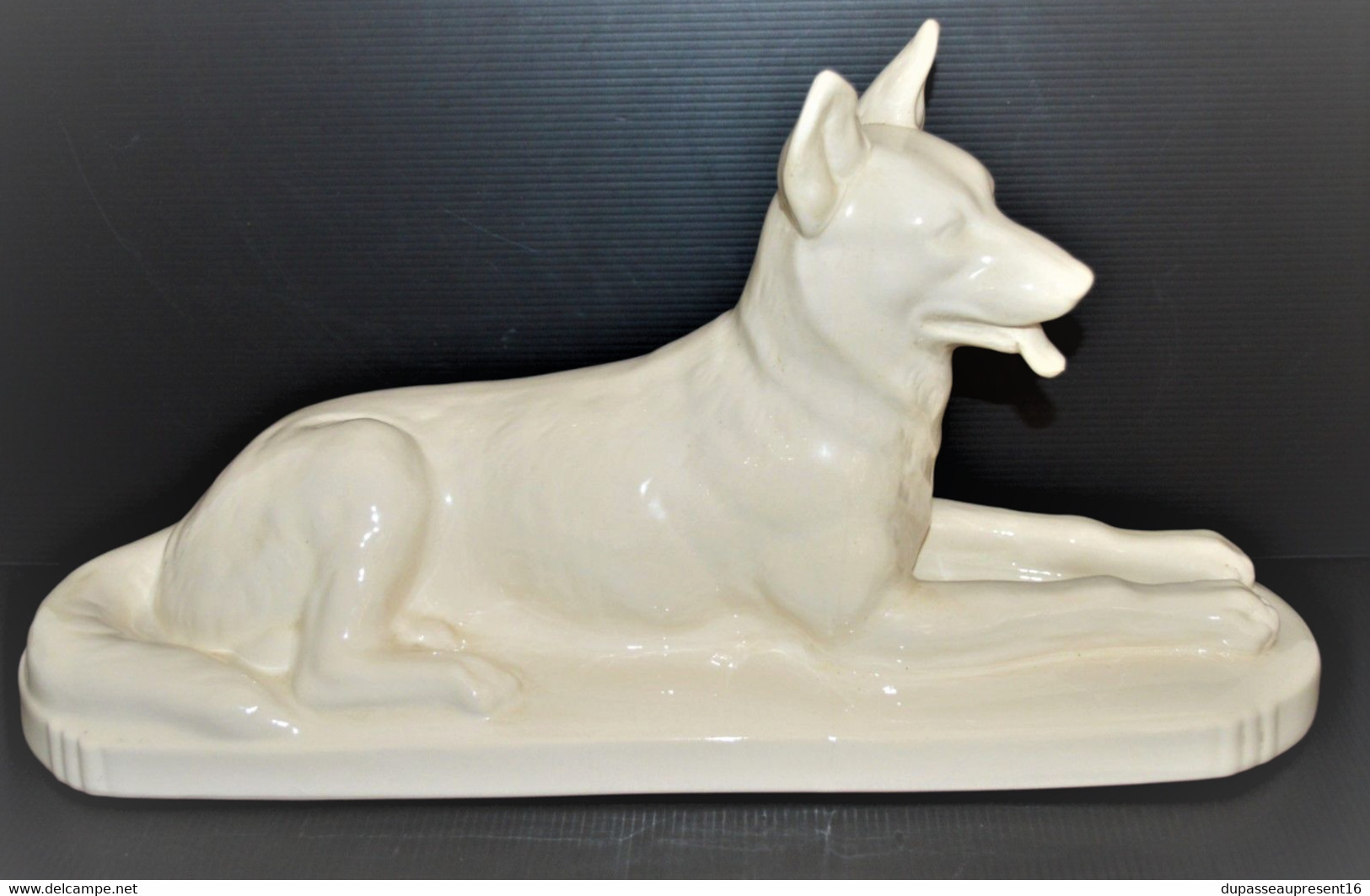 STATUE CHIEN LOUP CERAMIQUE ART DECO DIGOIN & SARREGUEMINES N°5546 Collection Déco Vitrine - Digoin (FRA)