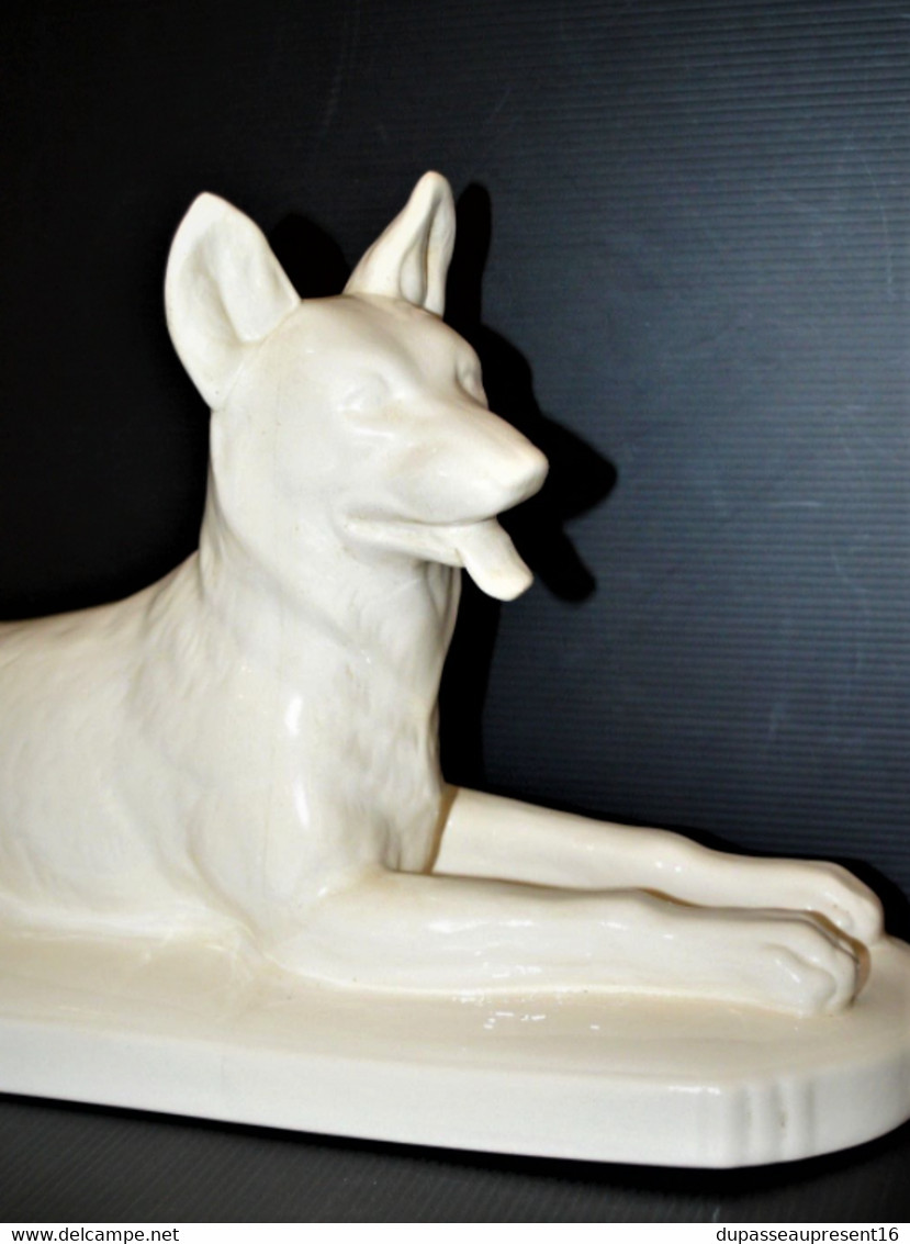 STATUE CHIEN LOUP CERAMIQUE ART DECO DIGOIN & SARREGUEMINES N°5546 Collection Déco Vitrine - Digoin (FRA)