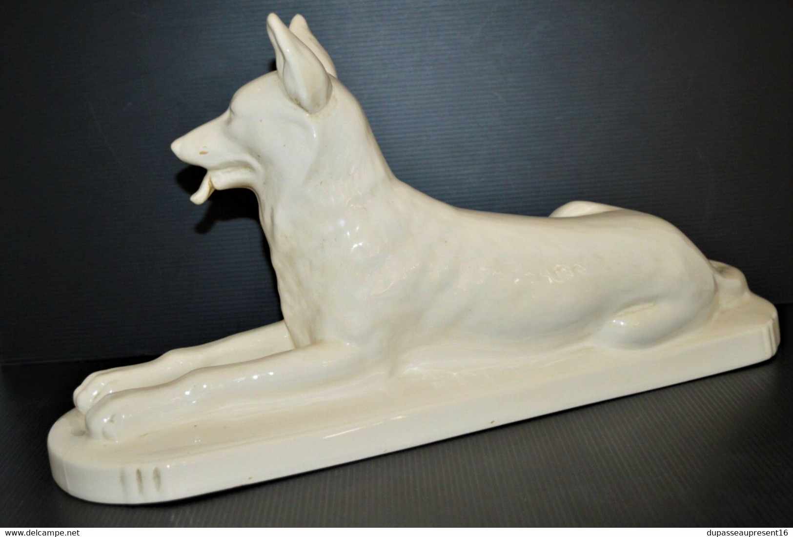 STATUE CHIEN LOUP CERAMIQUE ART DECO DIGOIN & SARREGUEMINES N°5546 Collection Déco Vitrine - Digoin (FRA)