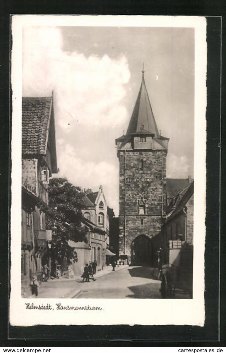 AK Helmstedt, Strassenpartie Mit Blick Auf Den Hausmannsturm - Helmstedt