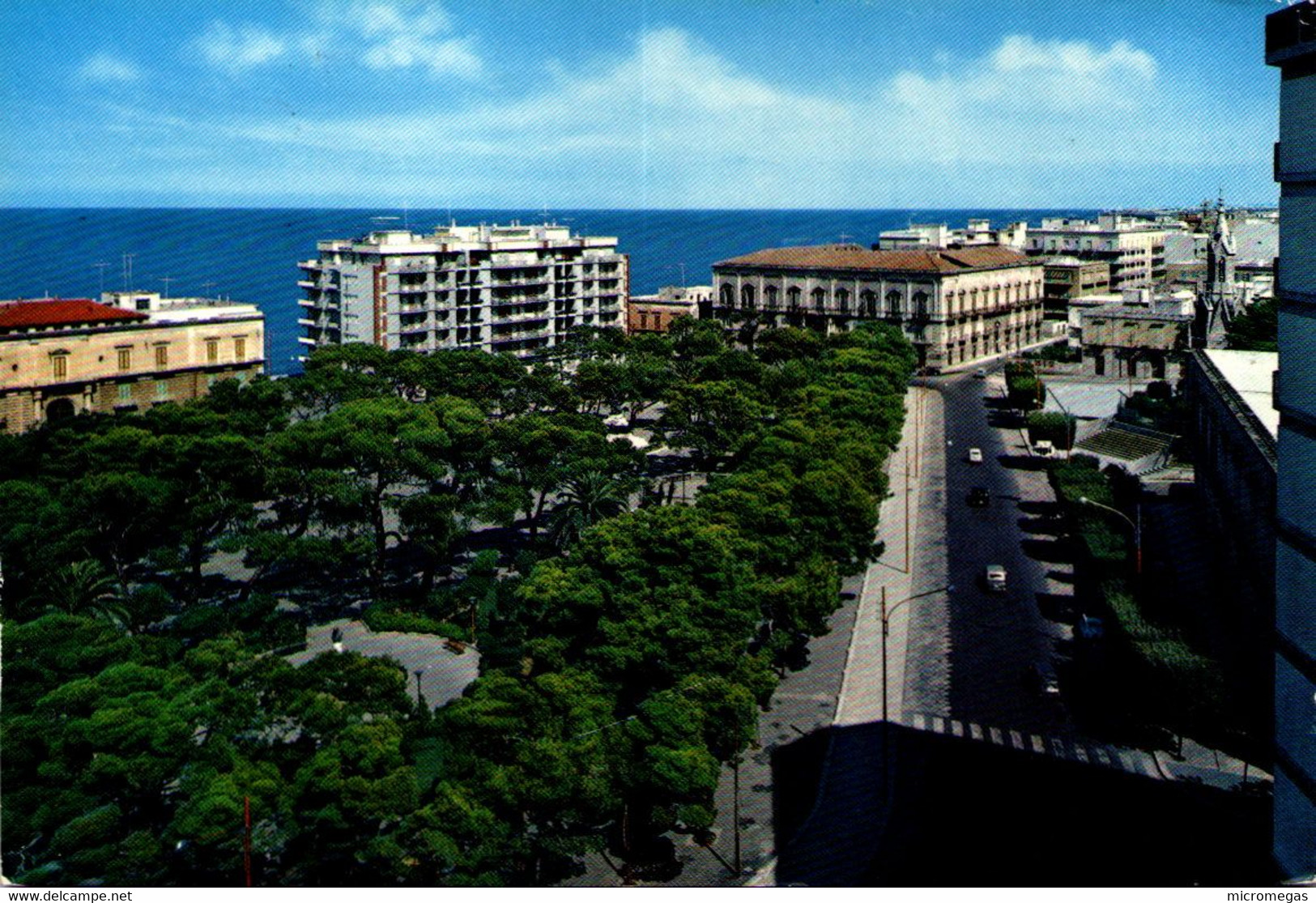 MOLFETTA - Scorcio Piazza Garibaldi - Molfetta