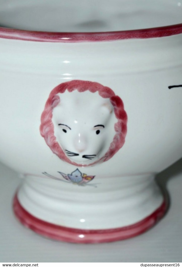 JOLI ANCIEN BOL A SOUPE sur PIED FAIENCERIE RENOLEAU ANGOULEME Têtes de LIONS collection déco vitrine