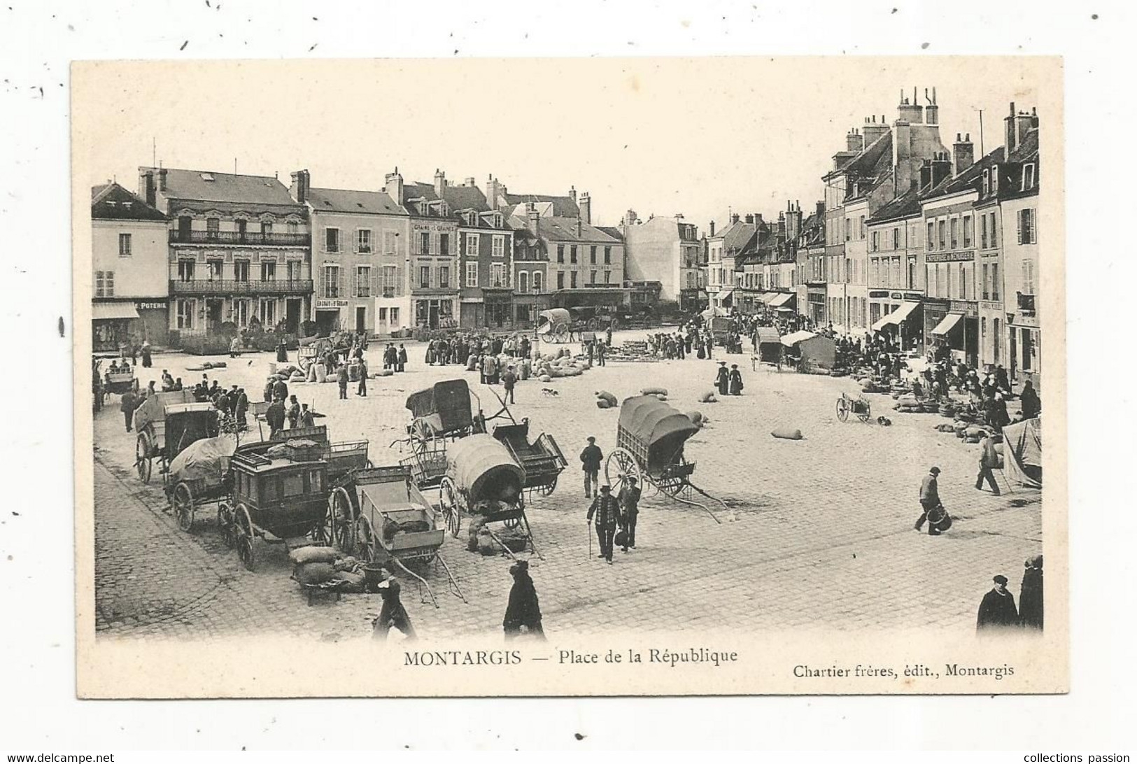 Cp,  Commerce ,marché , 45 ,MONTARGIS , Place De La REPUBLIQUE , Dos Simple , Vierge - Marchés