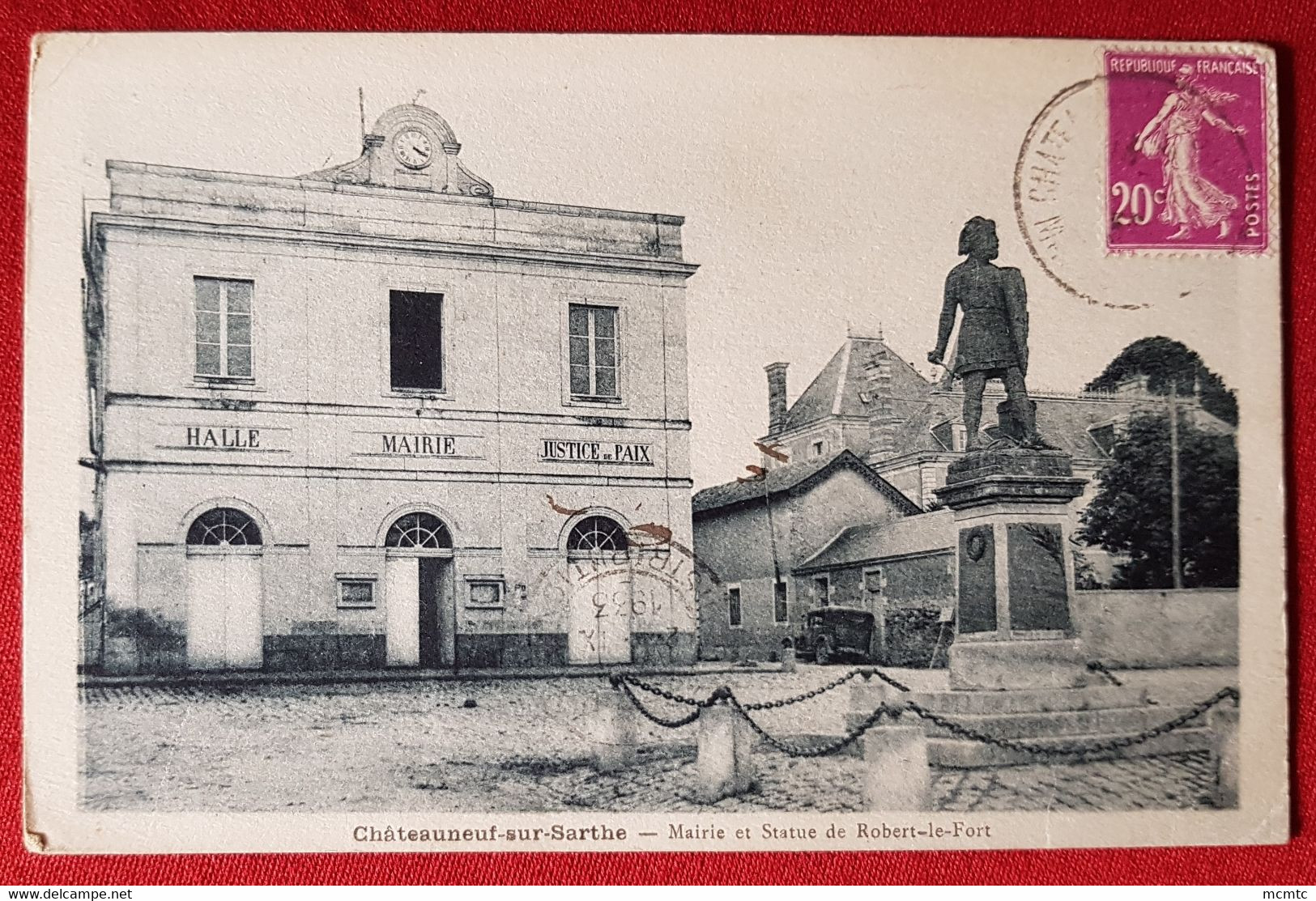 CPA  - Châteauneuf Sur Sarthe  -  Mairie Et Statue De Robert Le Fort - Chateauneuf Sur Sarthe