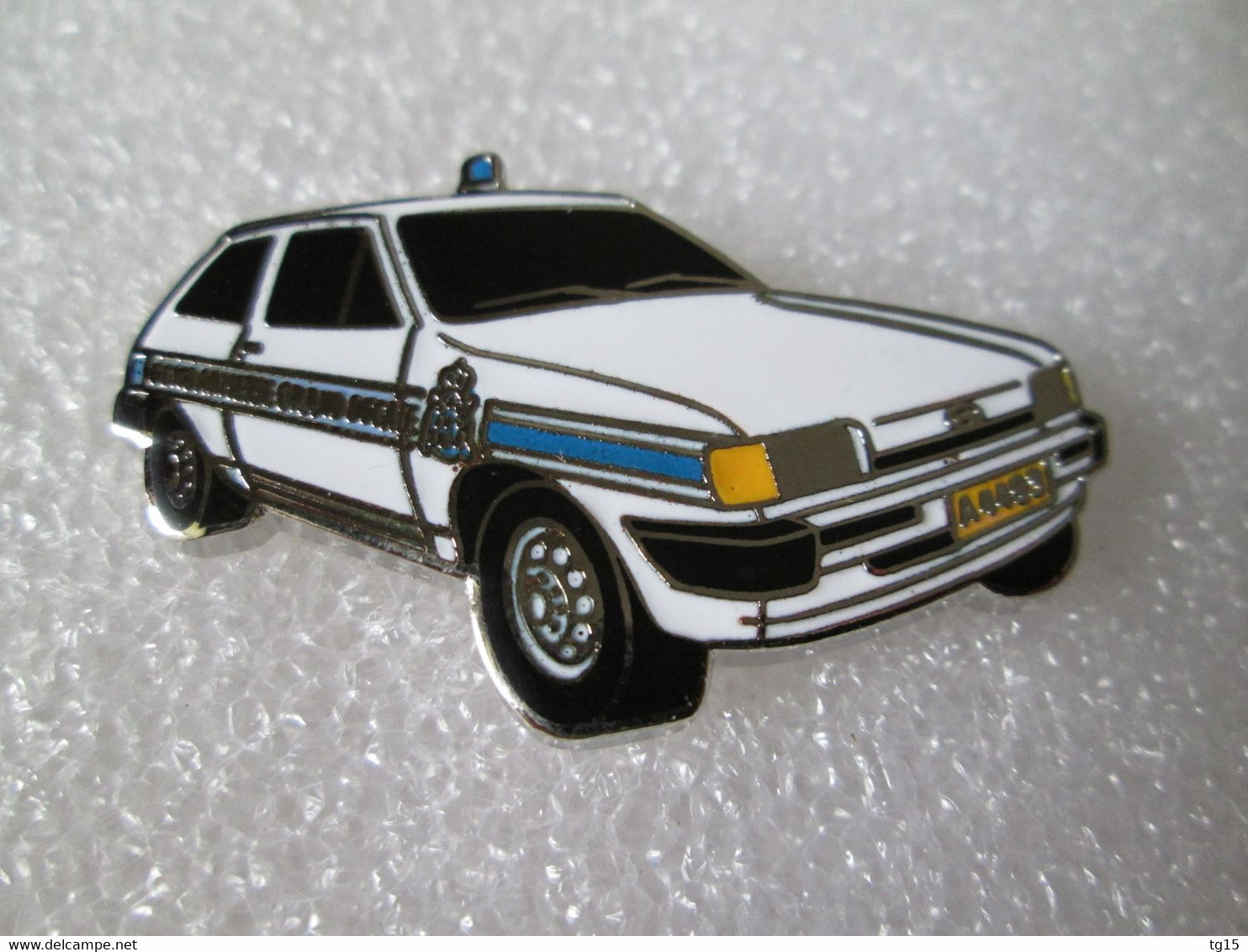 PIN'S    FORD  FIESTA    GENDARMERIE    LUXEMBOURG  Email Grand Feu  DEHA - Ford