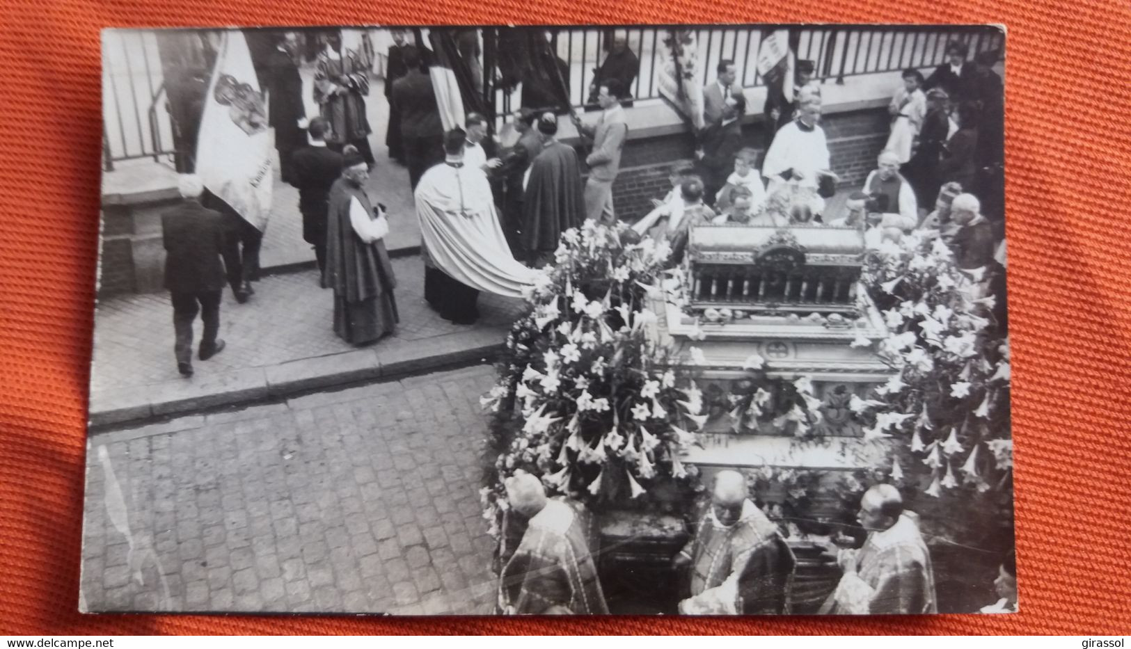 PHOTO FORMAT CPA CPSM MAIS PAS CP DE FUNERAILLES ENTERREMENT RELIGIEUX 1931 PERSONNE A IDENTIFIER - Beerdigungen