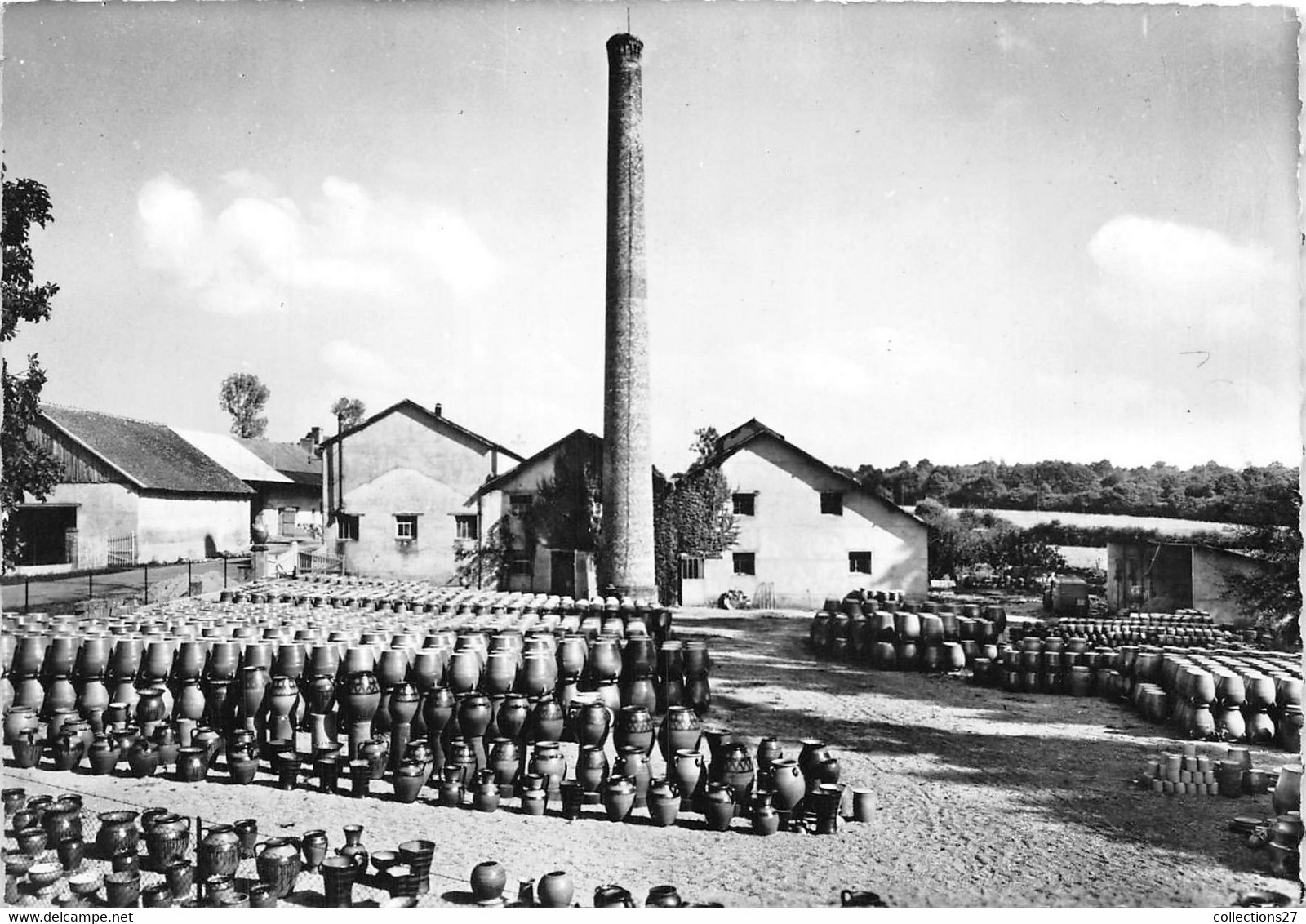 58-SAINT-AMAND-EN-PUISAYE-UNE POTERIE - Saint-Amand-en-Puisaye