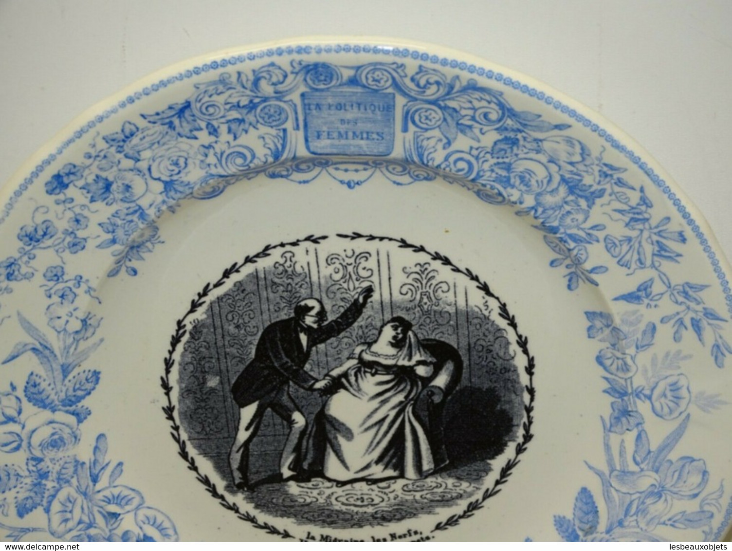 ANCIENNE ASSIETTE PARLANTE J.VIEILLARD BORDEAUX LA POLITIQUE DES FEMMES VITRINE Collection Déco Céramique - Bordeaux (FRA)