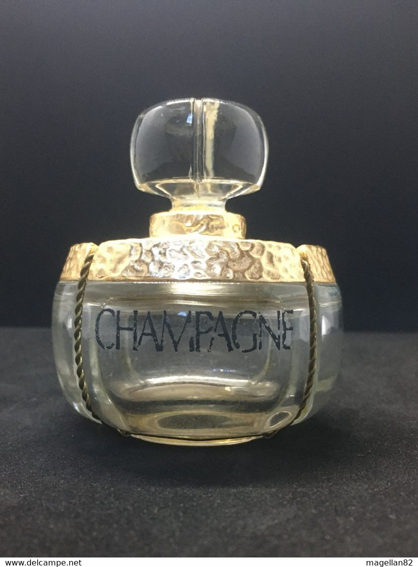 Flacon De Parfum. Yves Saint Laurent. Champagne. France. Paris. Couturier Français Haute Couture. LUXE. Mode  XXᵉ - Flakons (leer)