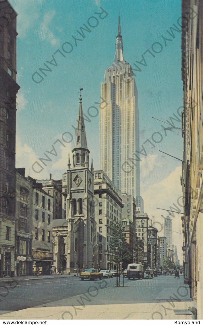 CARTOLINA  NEW YORK CITY,NEW YORK,STATI UNITI,LOOKING ALONG FIFTH AVENUE,THE EMPIRE BUILDING,VIAGGIATA 1964 - Panoramic Views