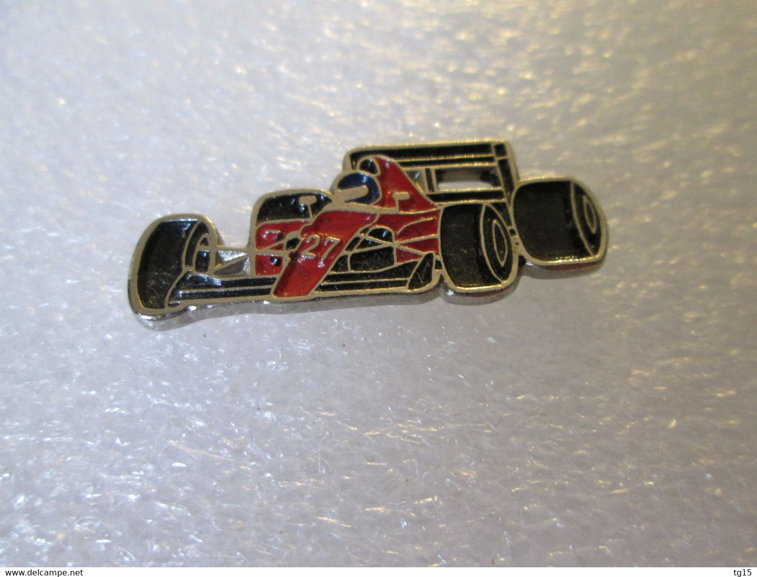 PIN'S    FORMULE 1   FERRARI - Ferrari