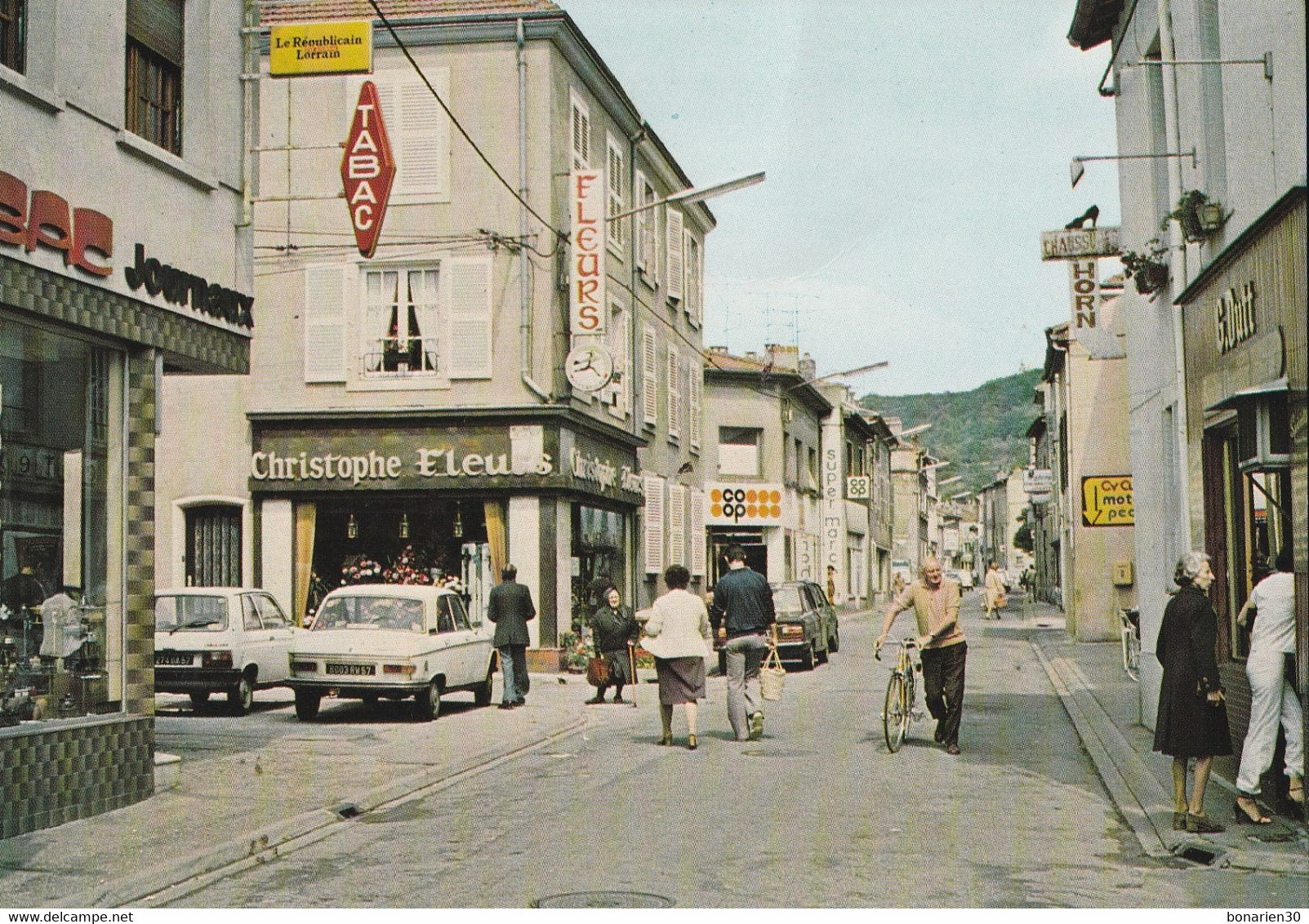 CPSM 57 ARS SUR MOSELLE RUE FOCH ANIMEE AUTOS COMMERCES - Ars Sur Moselle