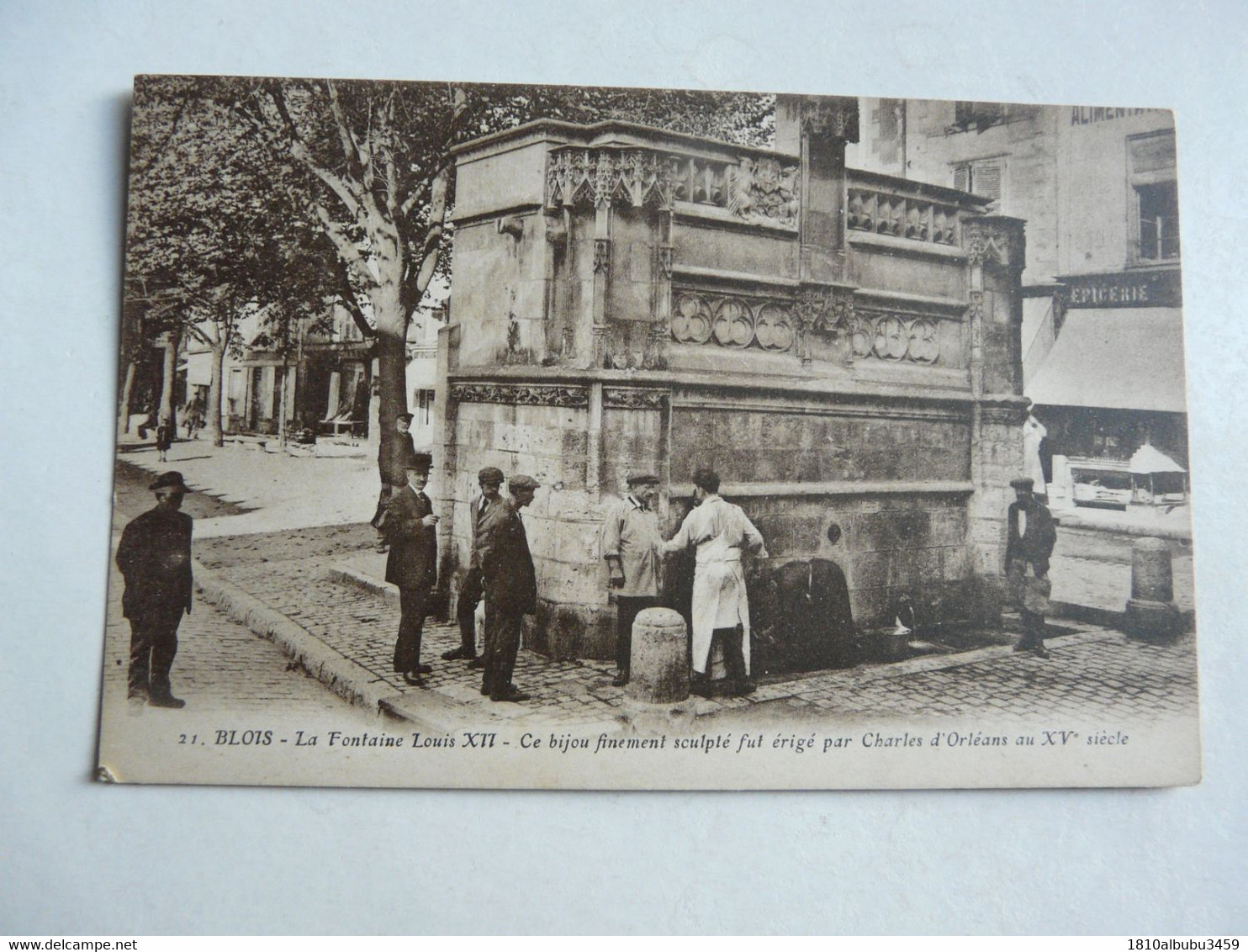 CPA  LOIR ET CHER  BLOIS : La Fontaine Louis XII - Scène Animée - Noyers Sur Cher