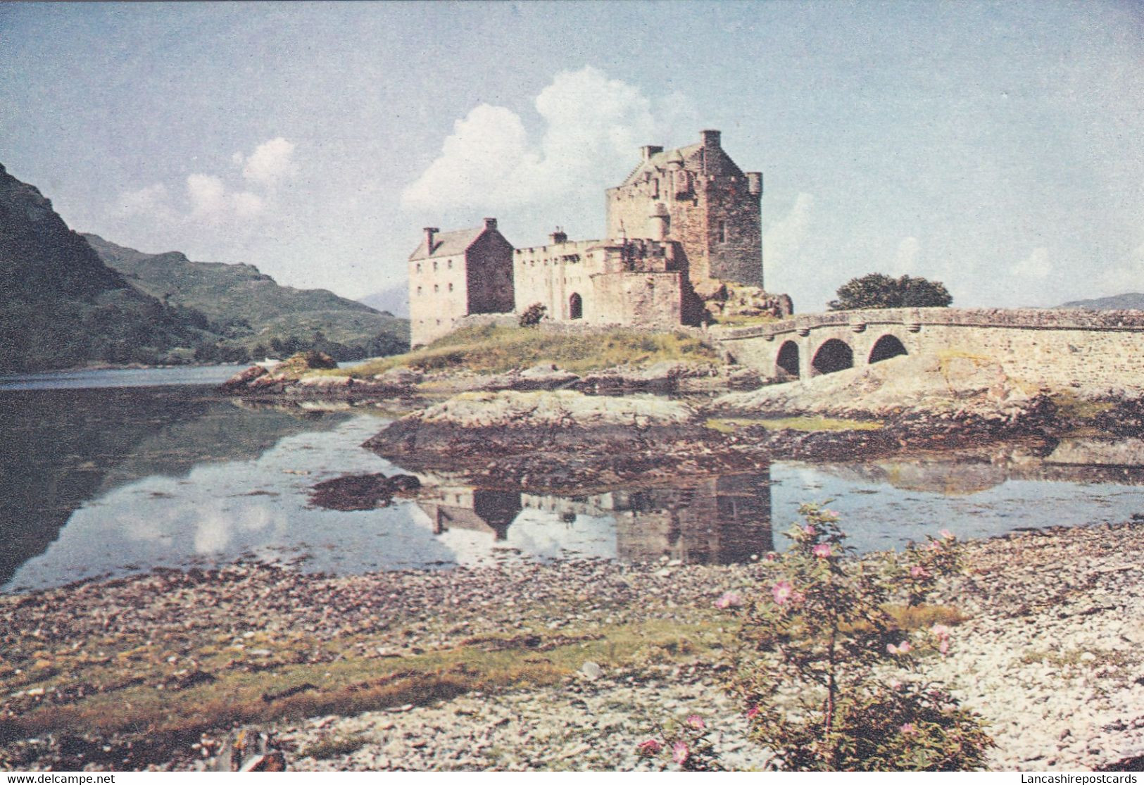 Postcard Eilean Donan Castle Loch Duich [ Clan MacRae ] My Ref B25073MD - Ross & Cromarty