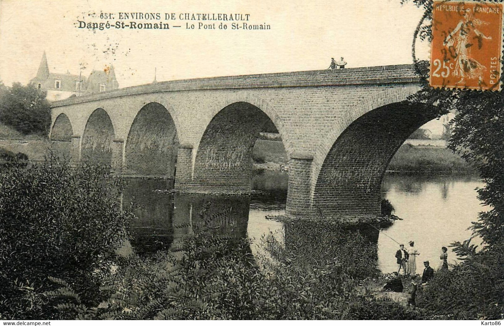 Dangé St Romain * Un Coin Du Village Et Le Pont De St Romain * Pêcheur à La Ligne Pêche - Dange Saint Romain