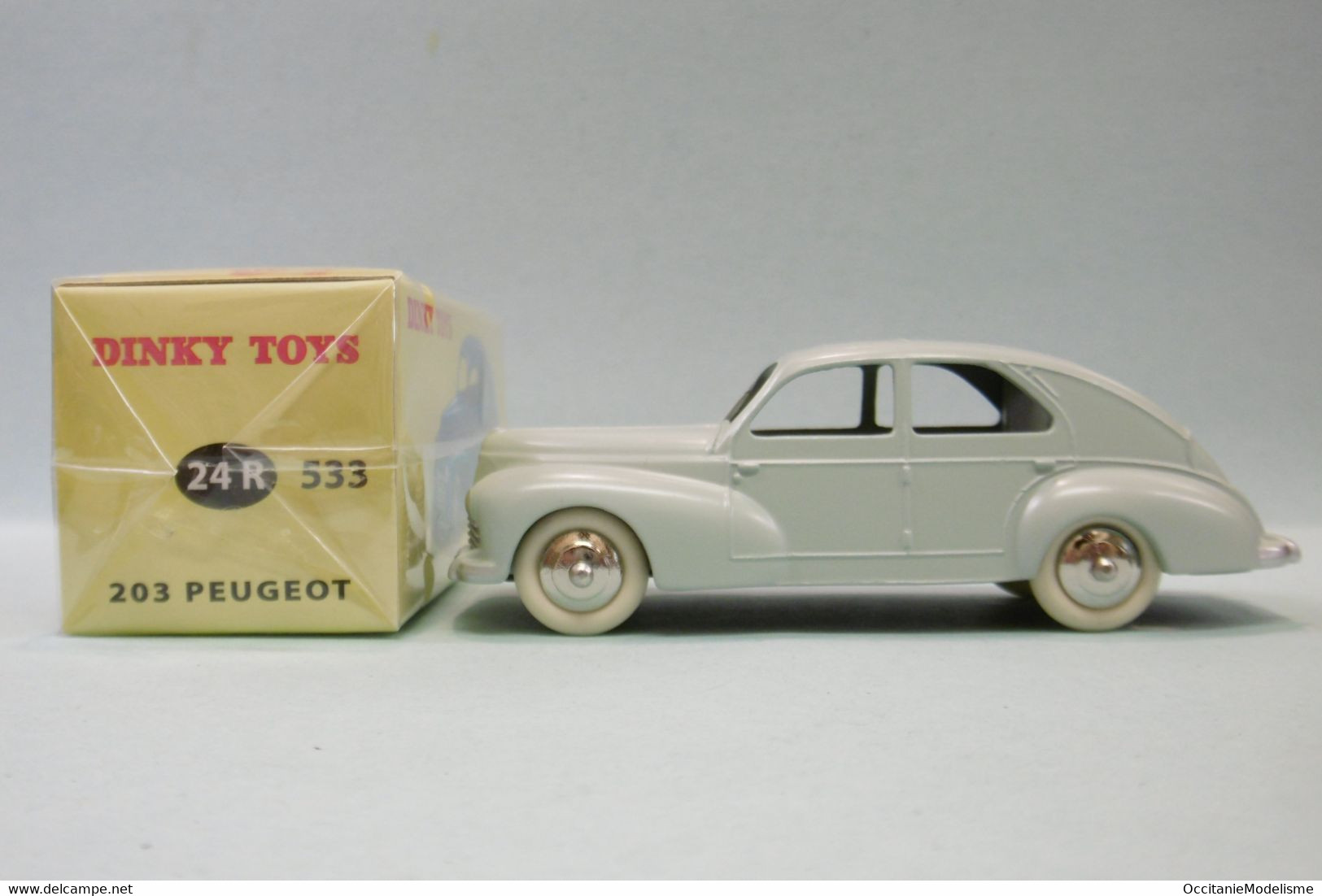 Dinky Toys / DeAgostini - PEUGEOT 203 Vert Pastel Mat Réf. 24 R 533 Neuf NBO 1/43 - Dinky