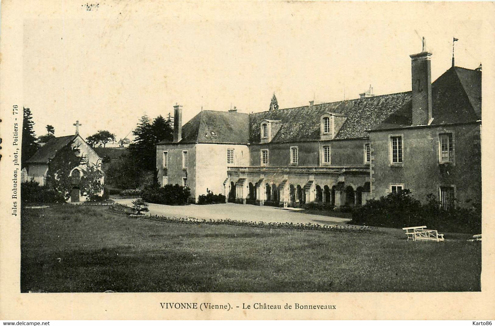 Vivonne * Le Château De Bonneveaux - Vivonne