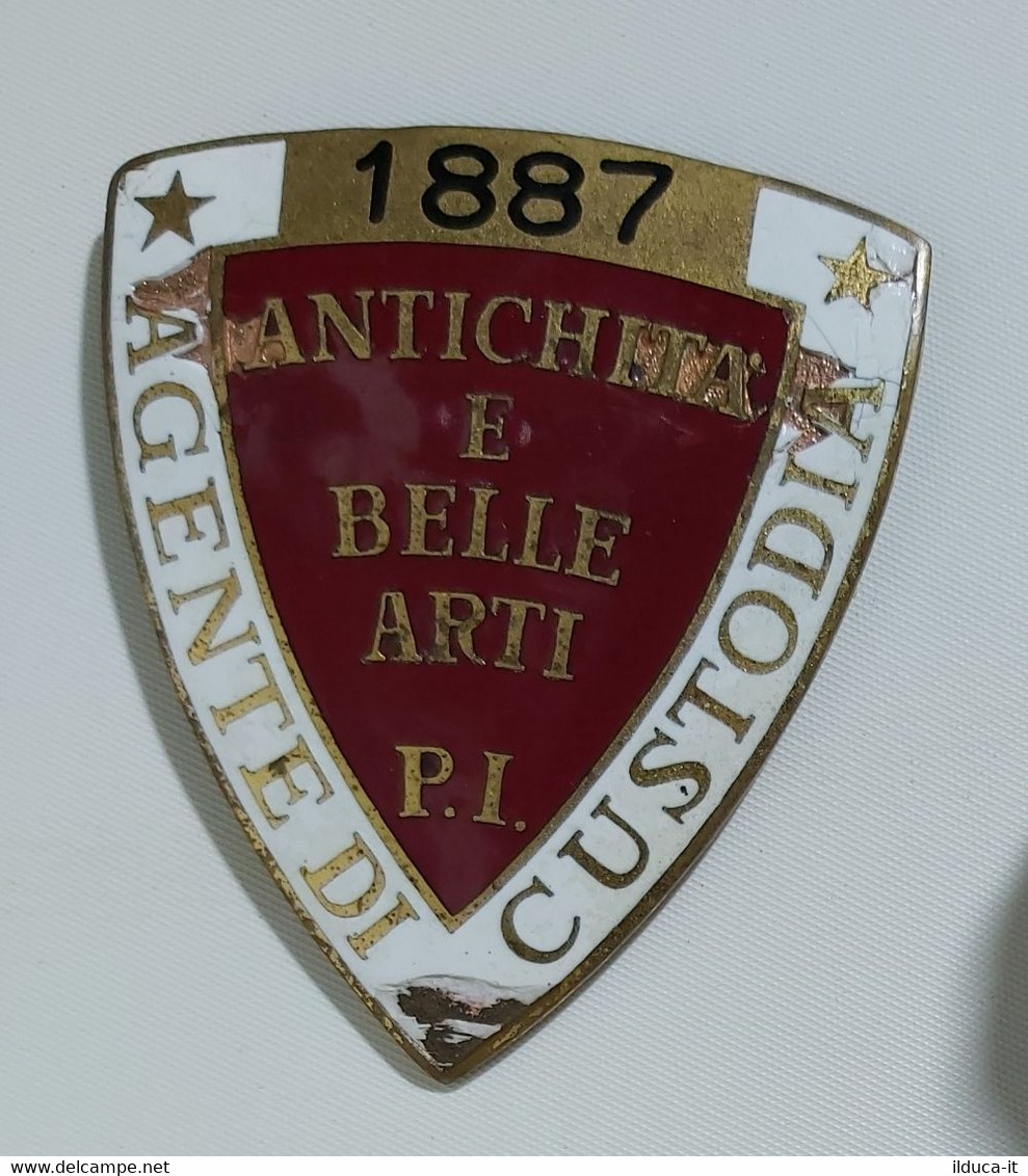 45273 Cs1 - Scudetto Agente Di Custodia Antichità E Belle Arti P.I. N.1887 - Metallo - Blazoenen (textiel)