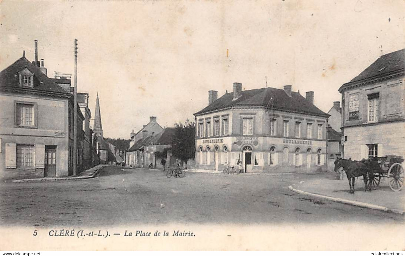 Cléré-les-Pins       37        La Place De  La Mairie  N°5    (voir Scan) - Cléré-les-Pins