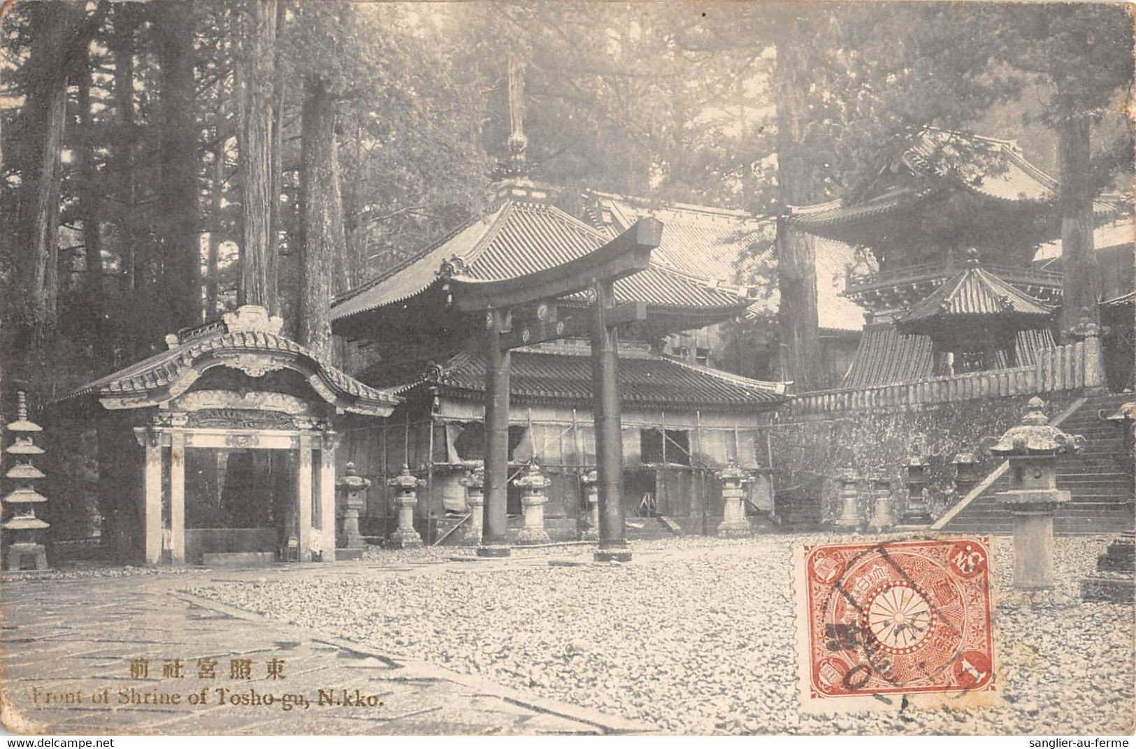 CPA ASIE CHINE OU JAPON AVEC UN TIMBRE ASIATIQUE FRONT OF SHRINE OF TOSHO GU N KKO - China