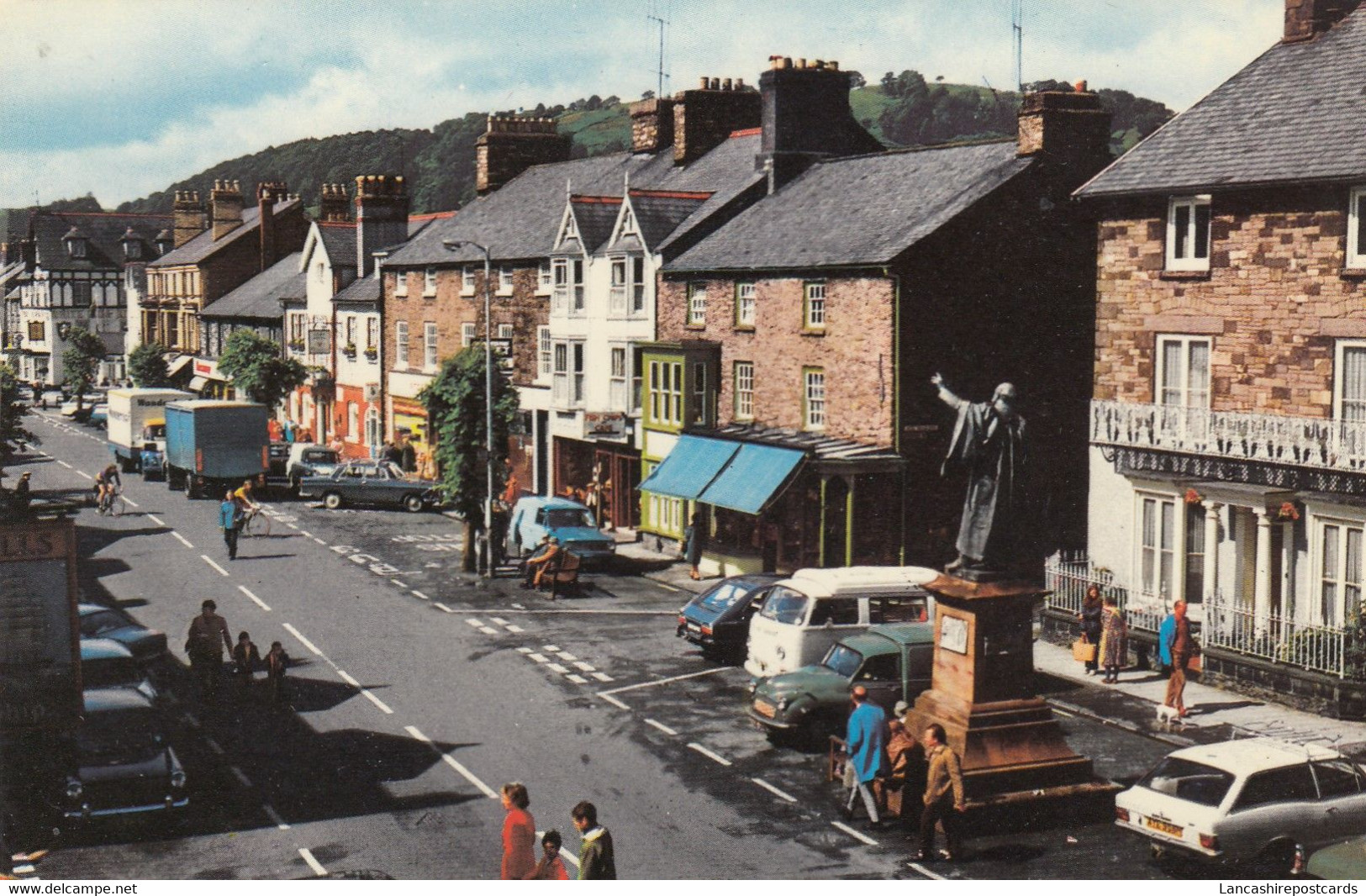 Postcard High Street Bala [ White VW Camper Bus On Right ] My Ref B14512MD - Merionethshire