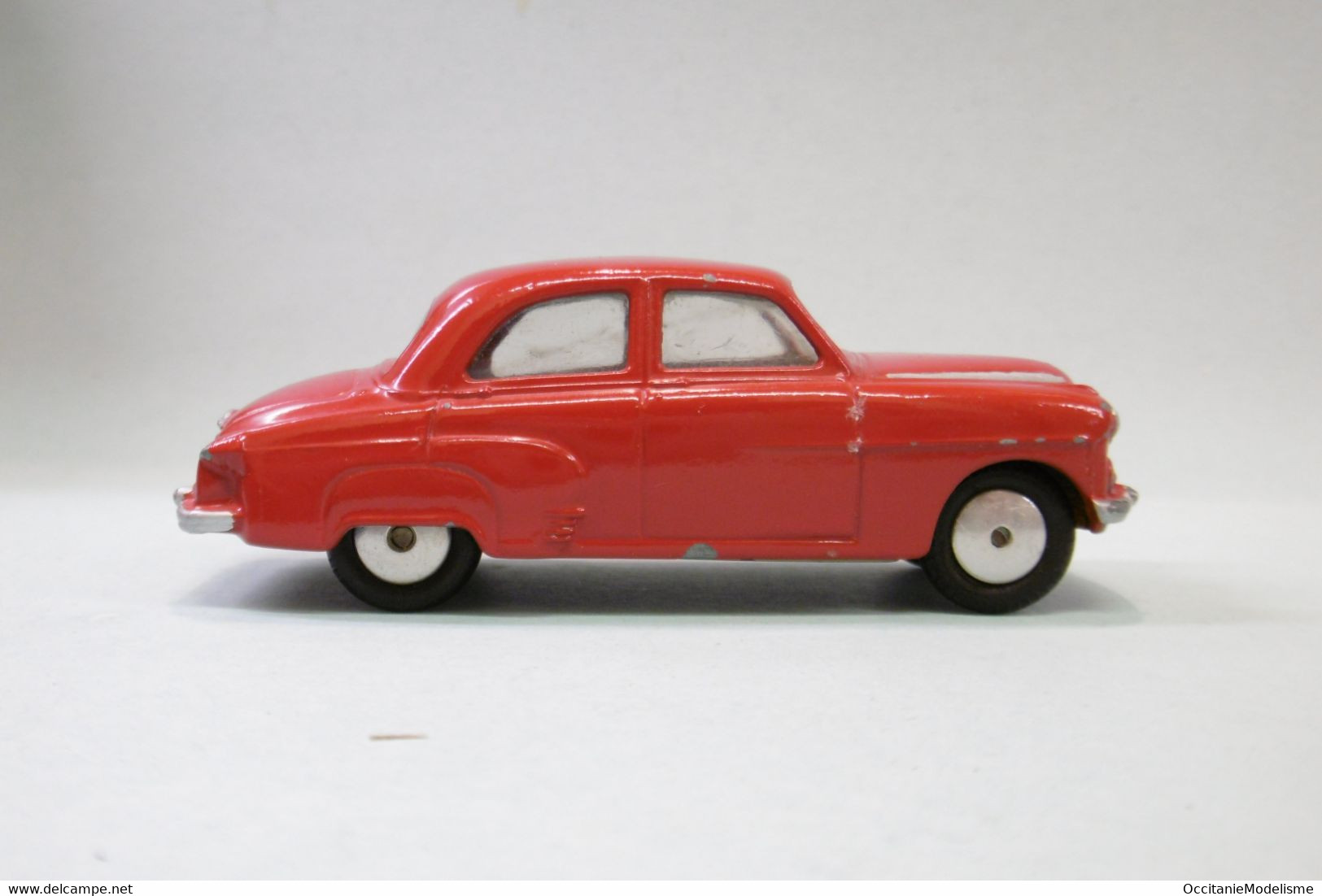 Corgi Toys - VAUXHALL VELOX rouge châssis tôle repeinte 1/43