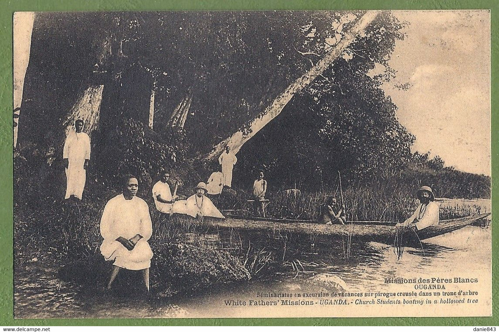 CPA - OUGANDA - MISSION DES PERES BLANCS - SÉMINARISTES EN EXCURSION SUR UNE PIROGUE  - Belle Animation - Oeganda