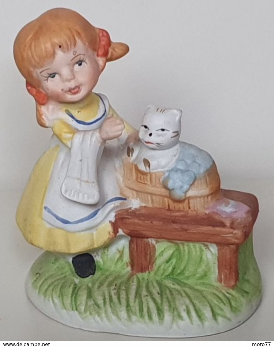 La Fille Et La Toilette Du Chat - Enfant - Banc - STATUETTE - Bon état - 11 / Vers 1990 - Andere & Zonder Classificatie