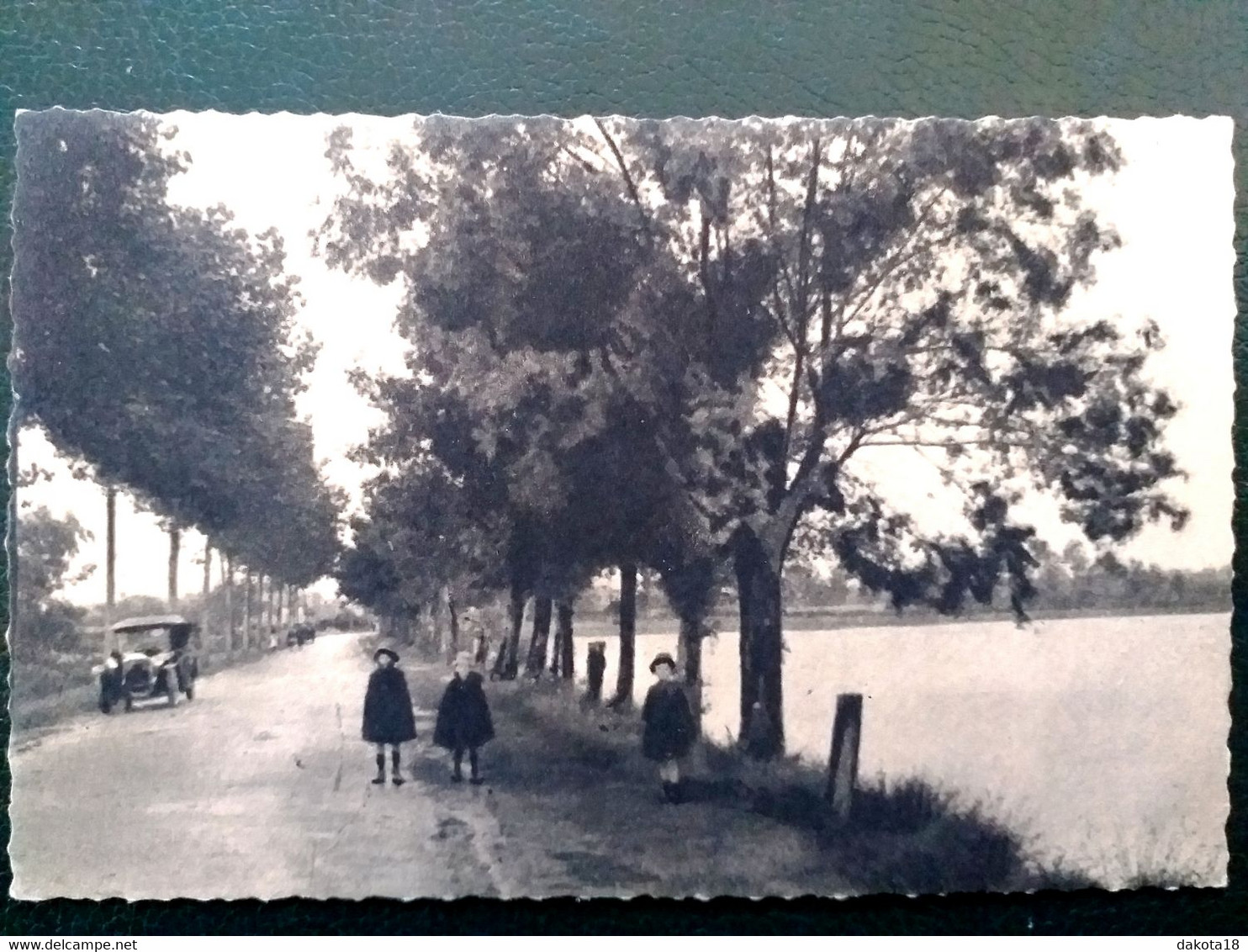 18  ,thaumiers ,la Route Du Pondy Et L'étang De Furet - Thaumiers