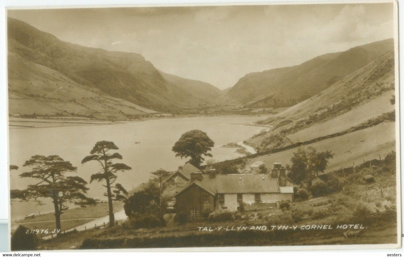 Tal-y-Llyn Lake And Tyn-y-Cornel Hotel - Not Circulated. (Valentine's) - Anglesey