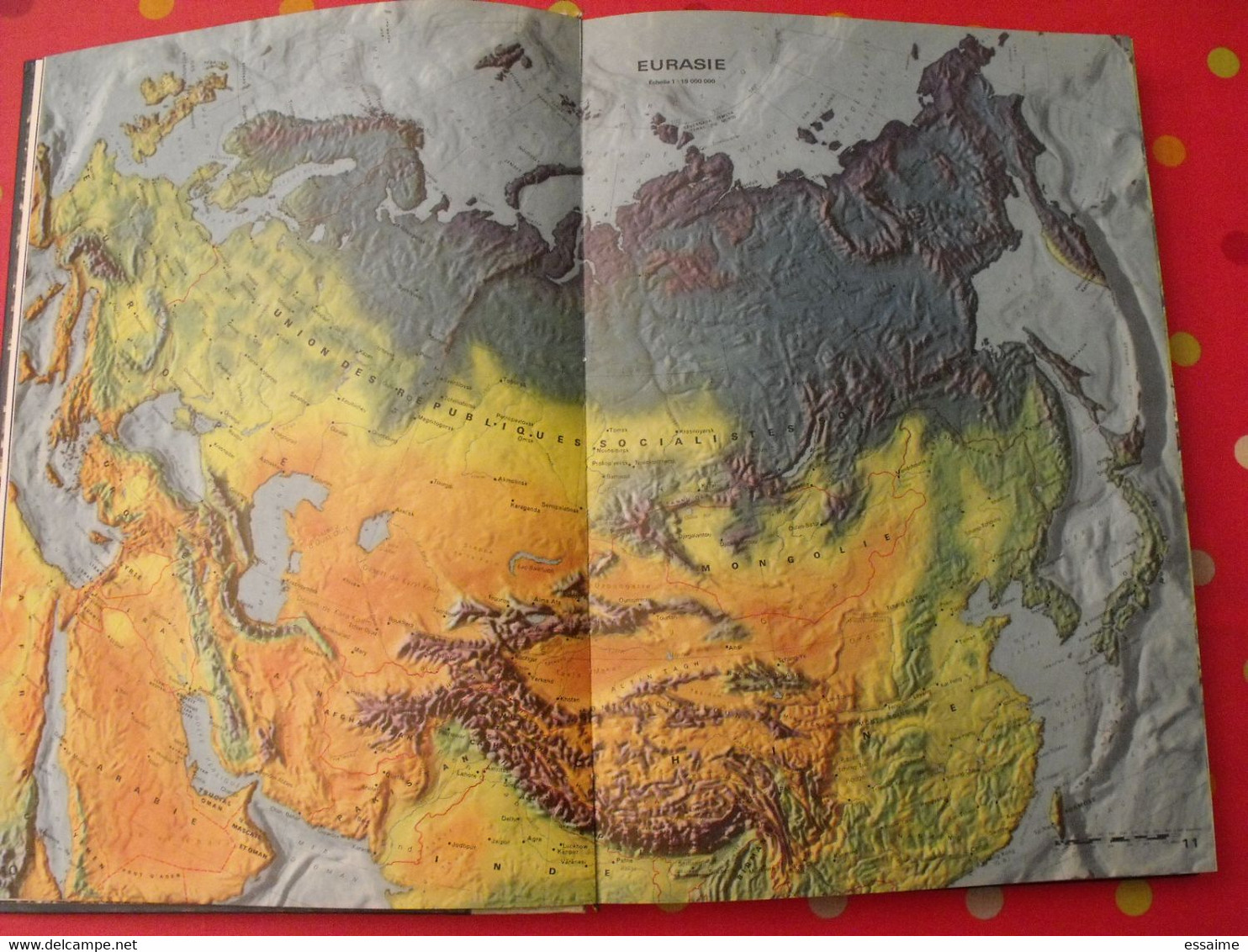 grand atlas mondial. très illustré et grand format. 1962