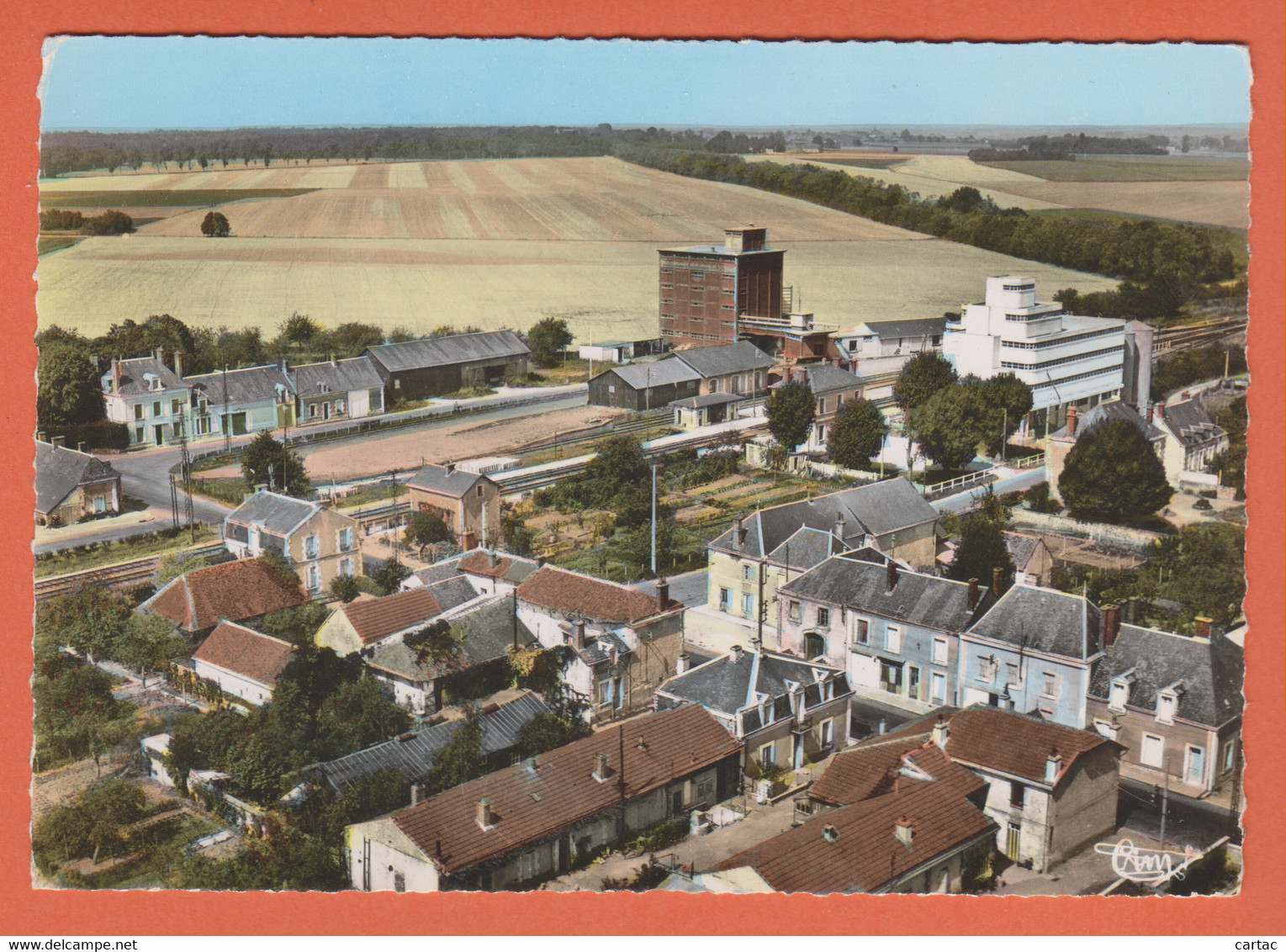 D41 - ST AMAND DE VENDÔME - LA GARE - VUE AÉRIENNE - Lignes De Chemin De Fer - CPM Dentelée Colorisée Grand Format - Saint Amand Longpre