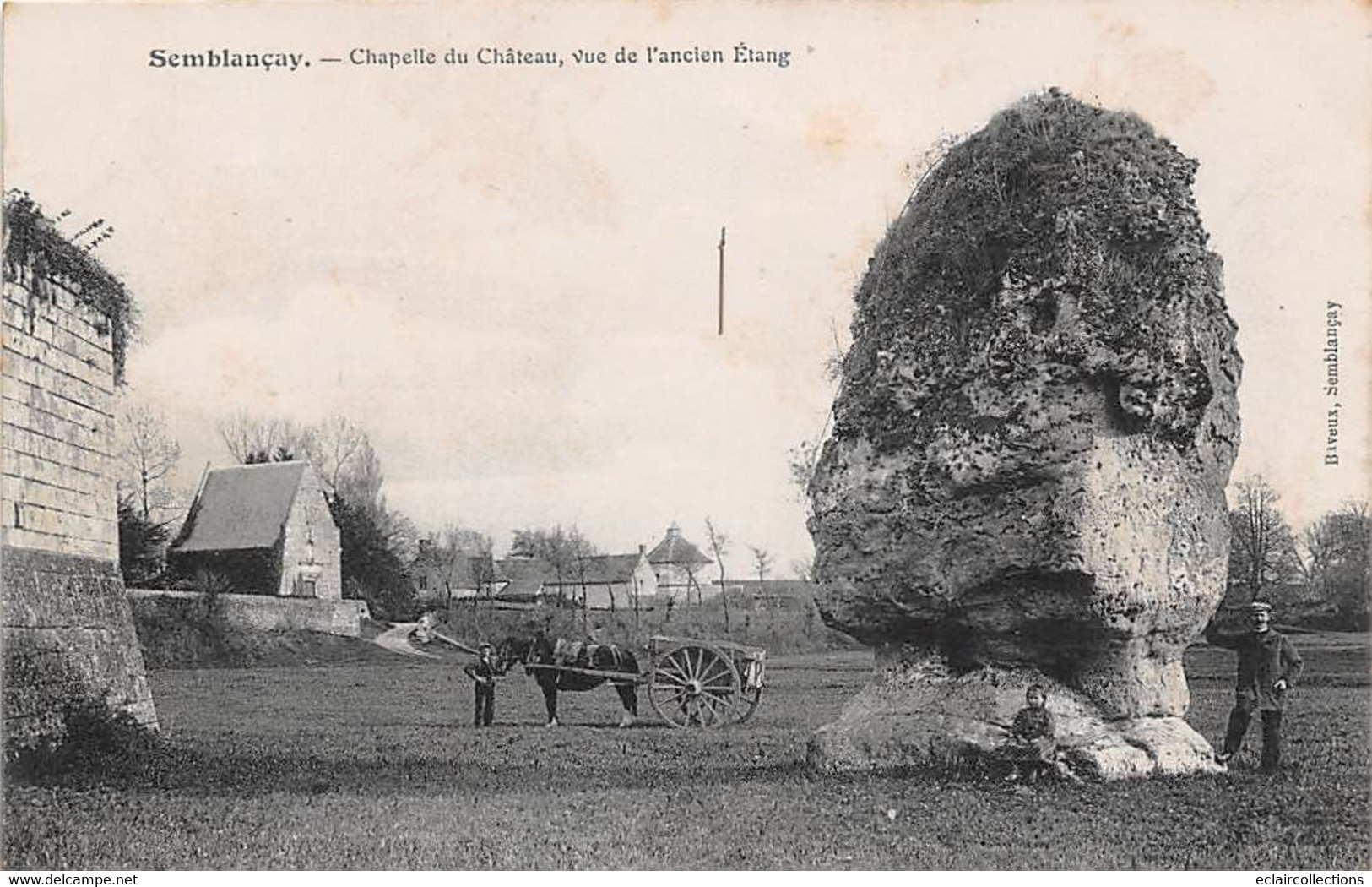 Semblançay       37         Chapelle Du Château.   Pierre Levée Style Menhir       (voir Scan) - Semblançay