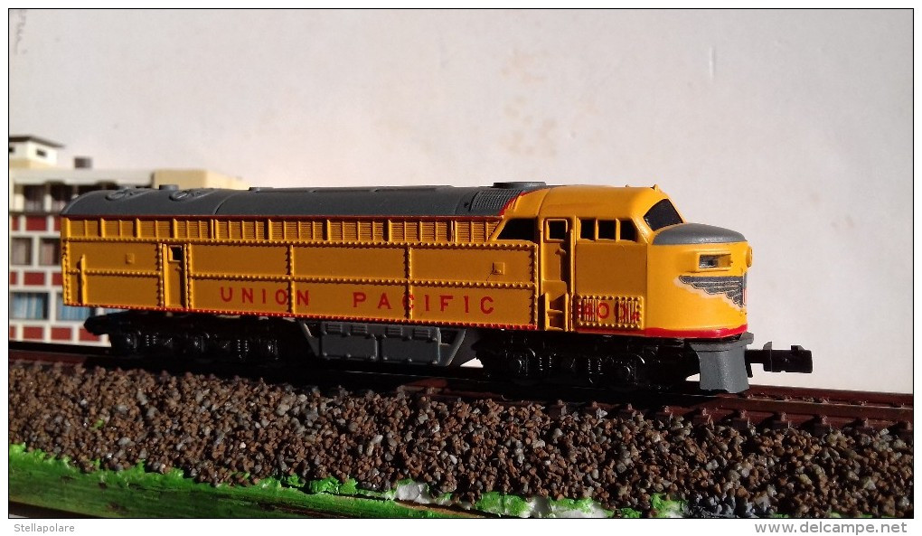 RIVAROSSI ATLAS 2122 N Scale VINTAGE UNION PACIFIC Loco Diesel Fairbanks Morse C Liner - In Original Box - Locomotoras