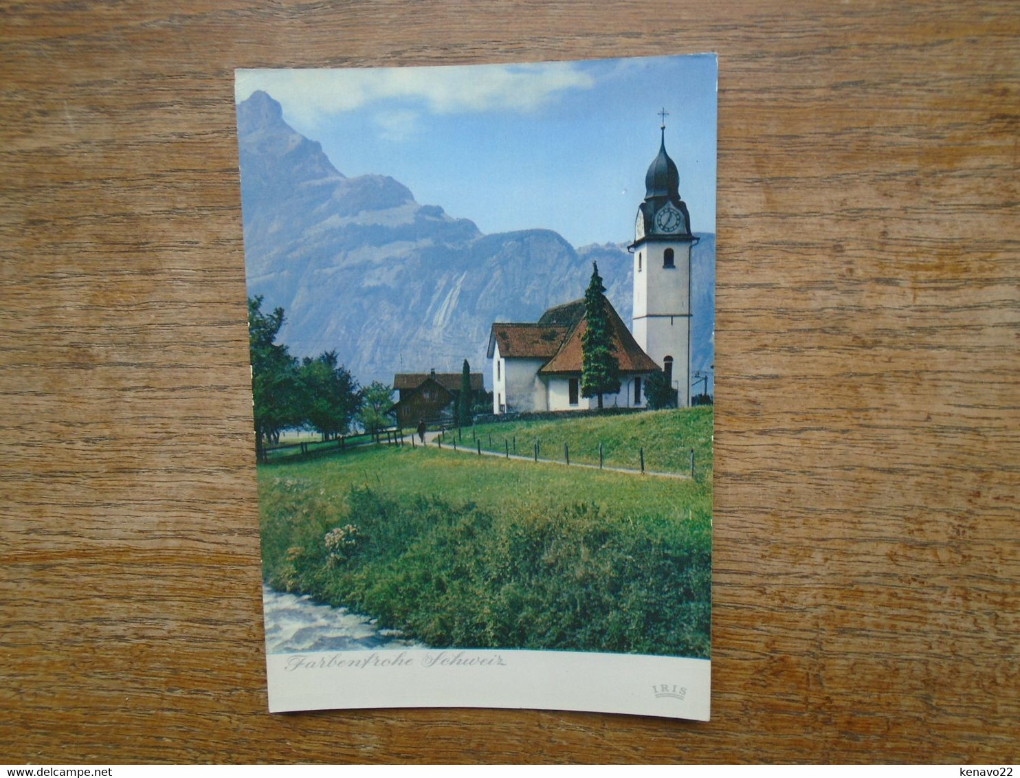 Suisse , L'église De Sisikon Au Bord Du Lac Des Quatres Cantons - Sisikon